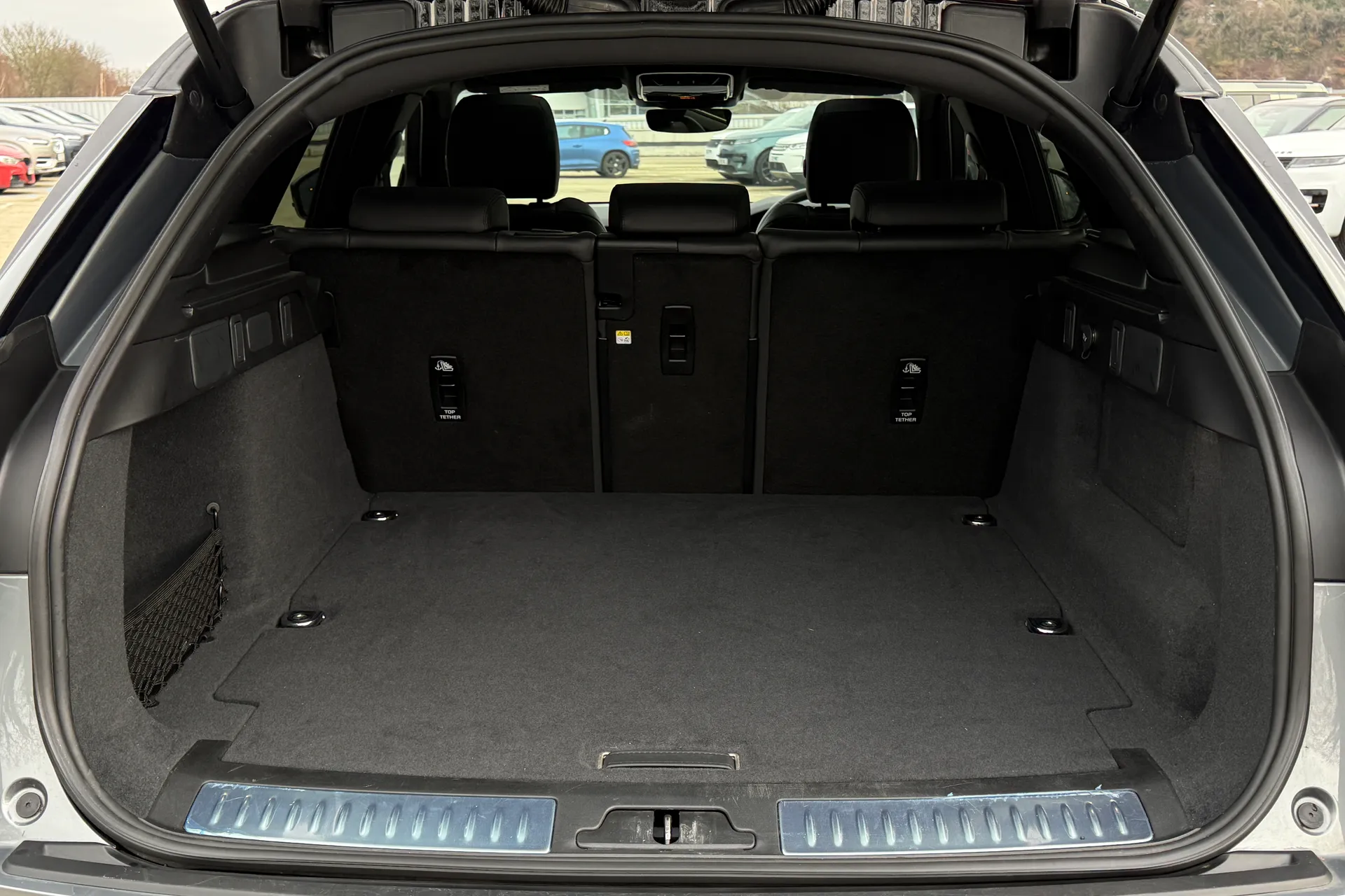 LAND ROVER RANGE ROVER VELAR thumbnail image number 31