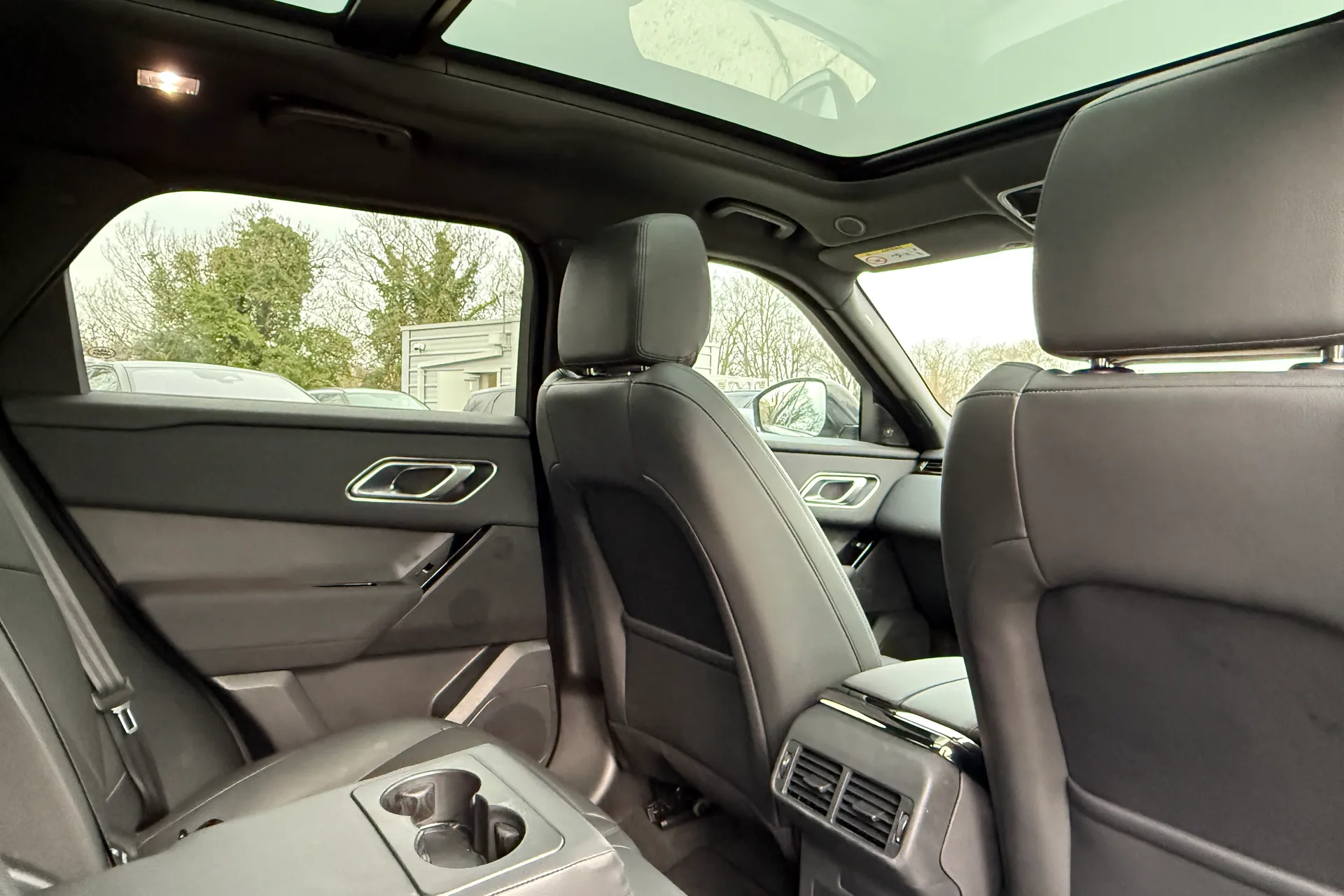 LAND ROVER RANGE ROVER VELAR thumbnail image number 35