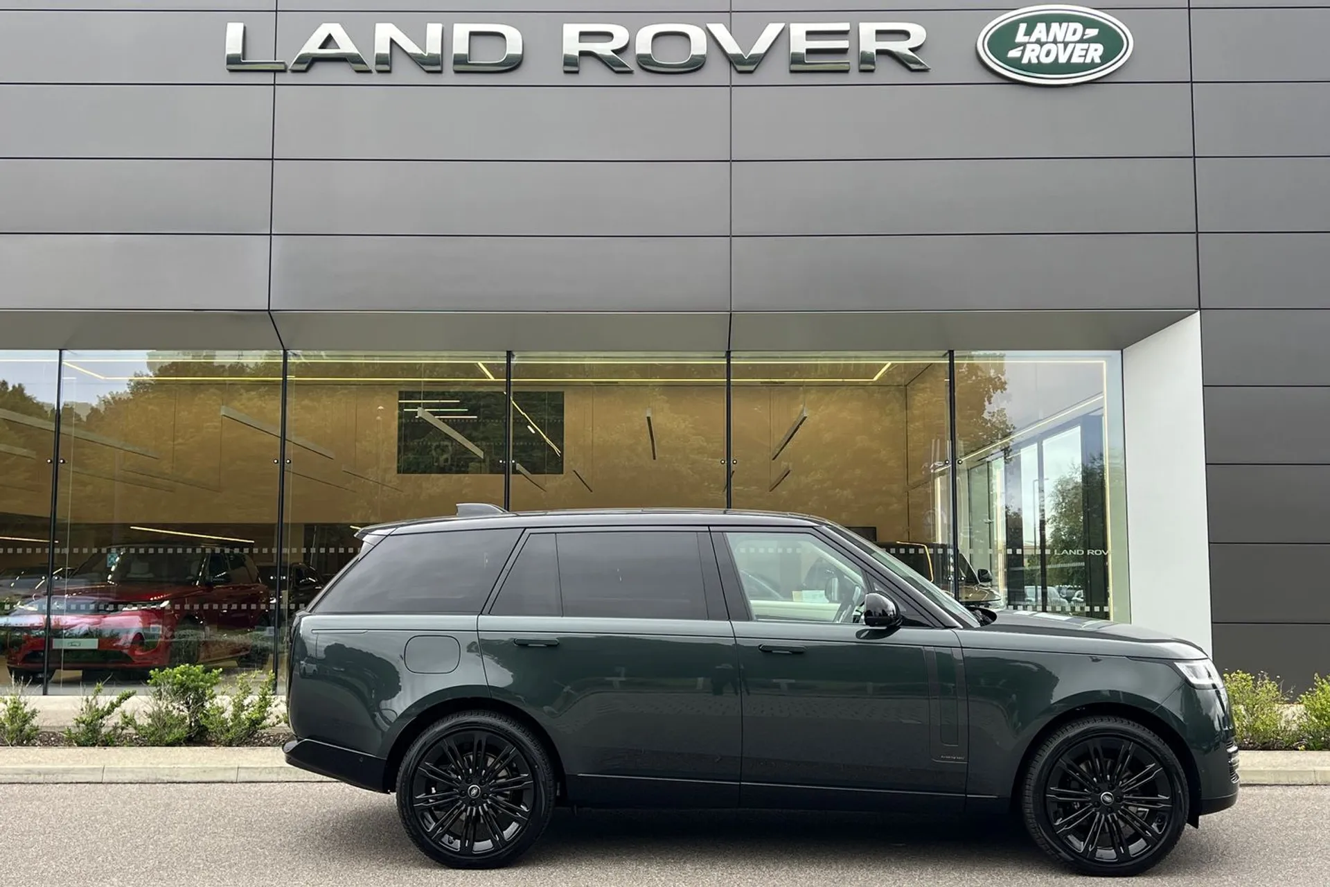 LAND ROVER RANGE ROVER thumbnail image number 2