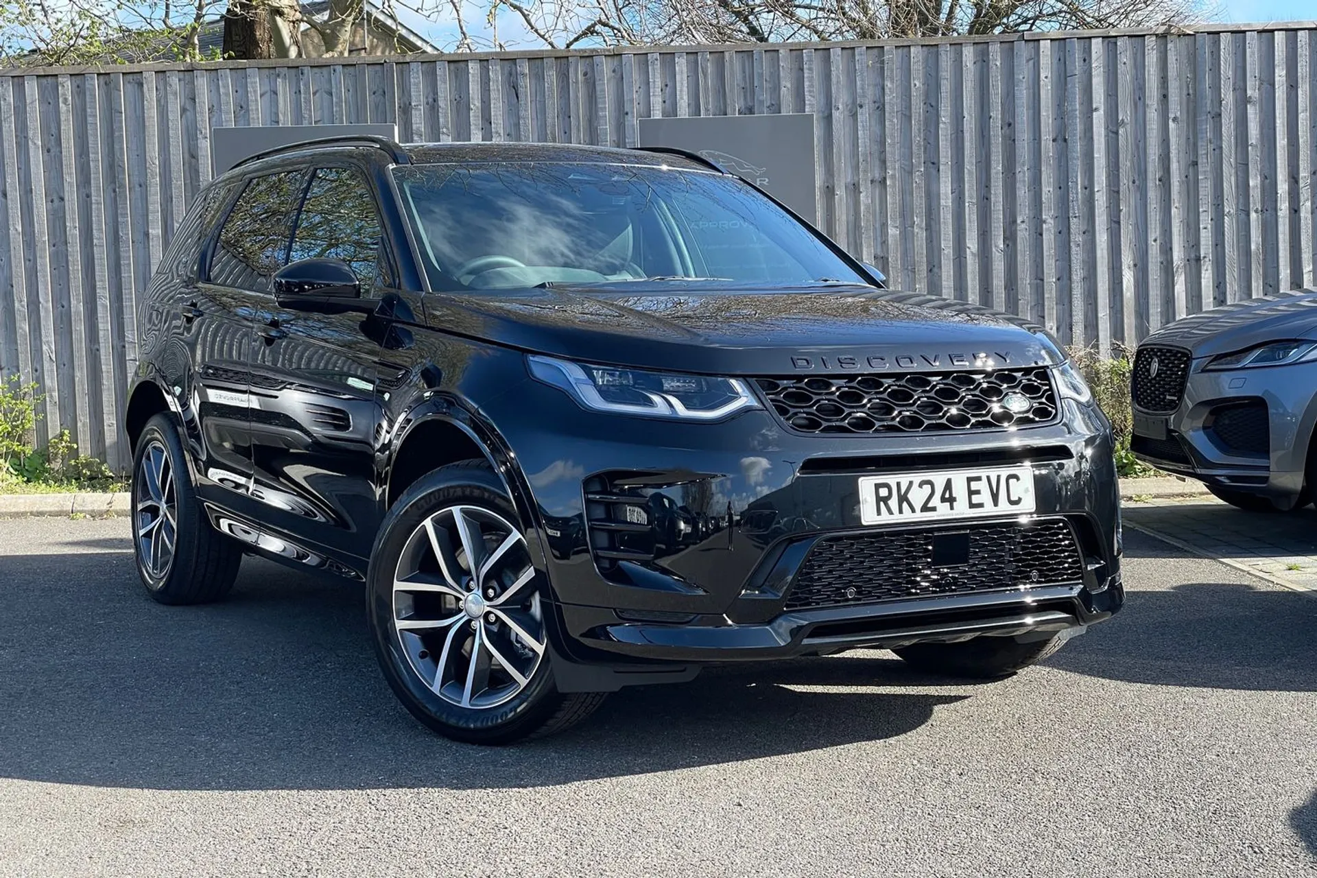 LAND ROVER DISCOVERY SPORT focused image