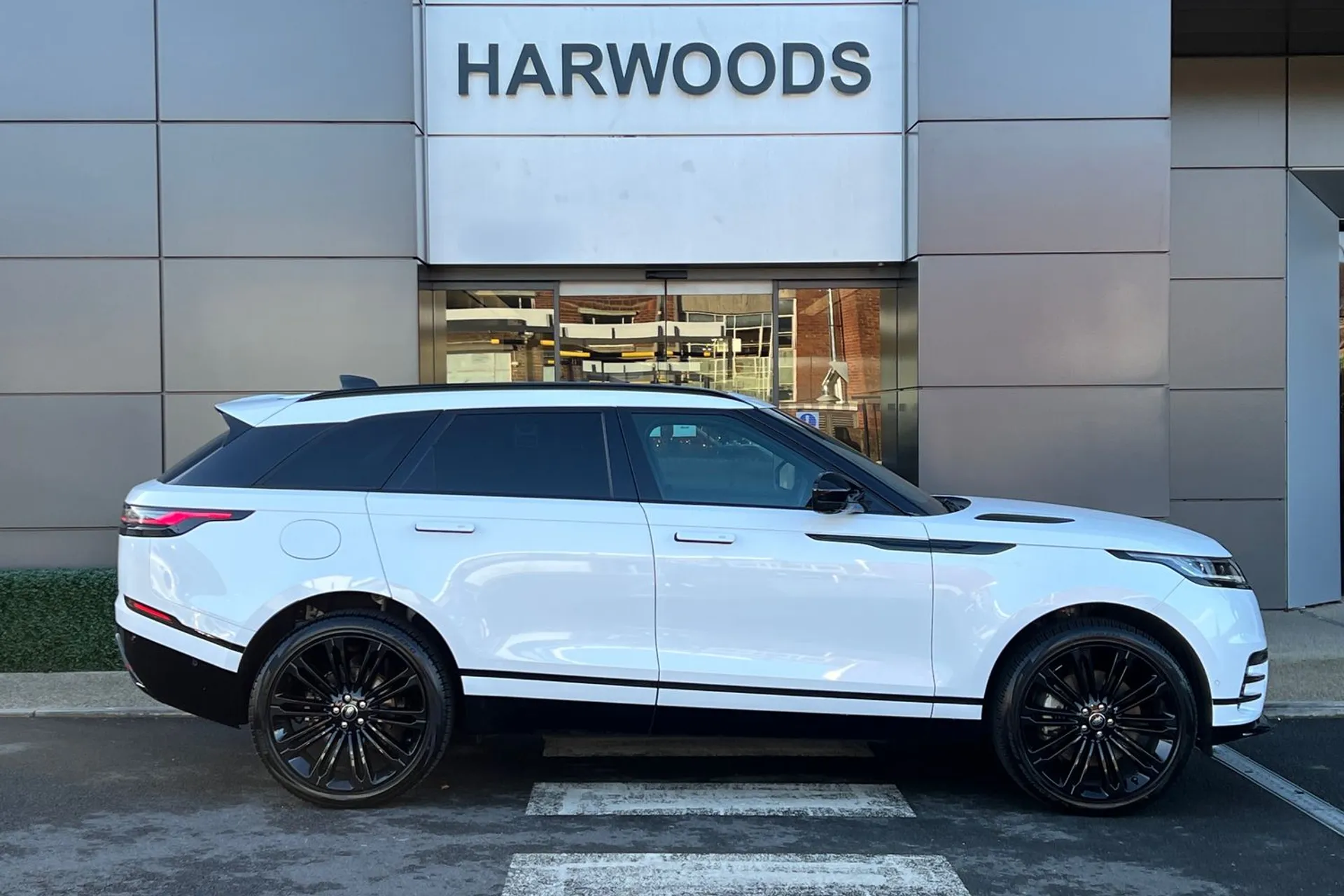 LAND ROVER RANGE ROVER VELAR thumbnail image number 2