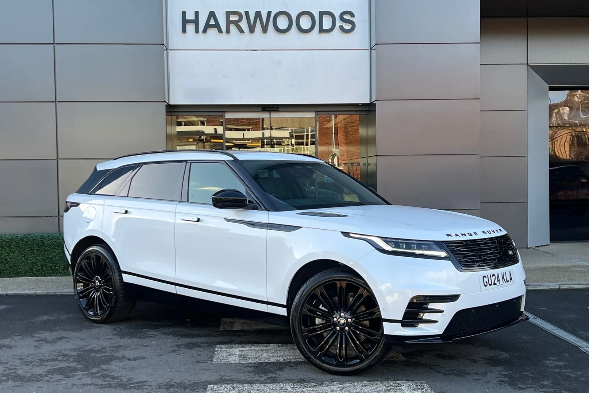 LAND ROVER RANGE ROVER VELAR focused image