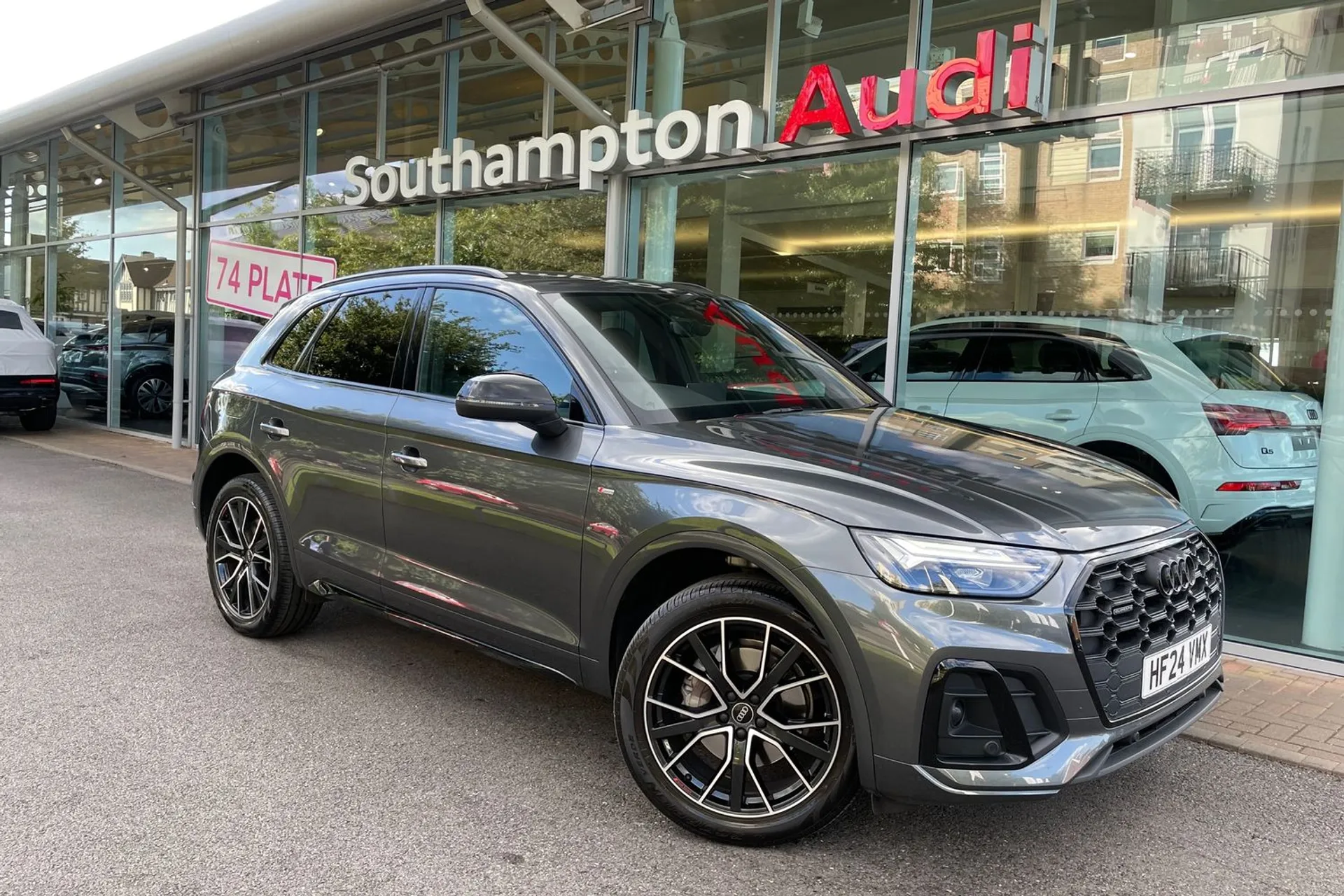 Audi Q5 focused image