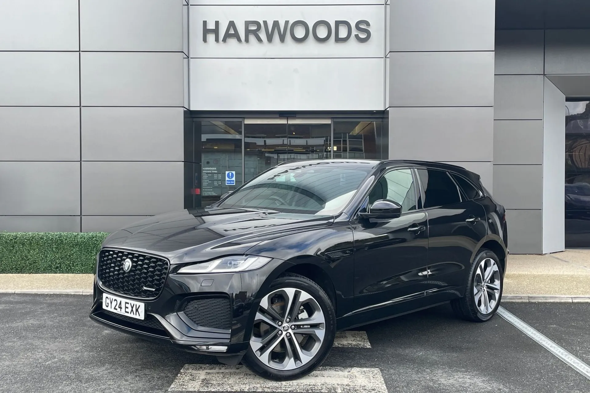 Jaguar F-PACE thumbnail image number 7