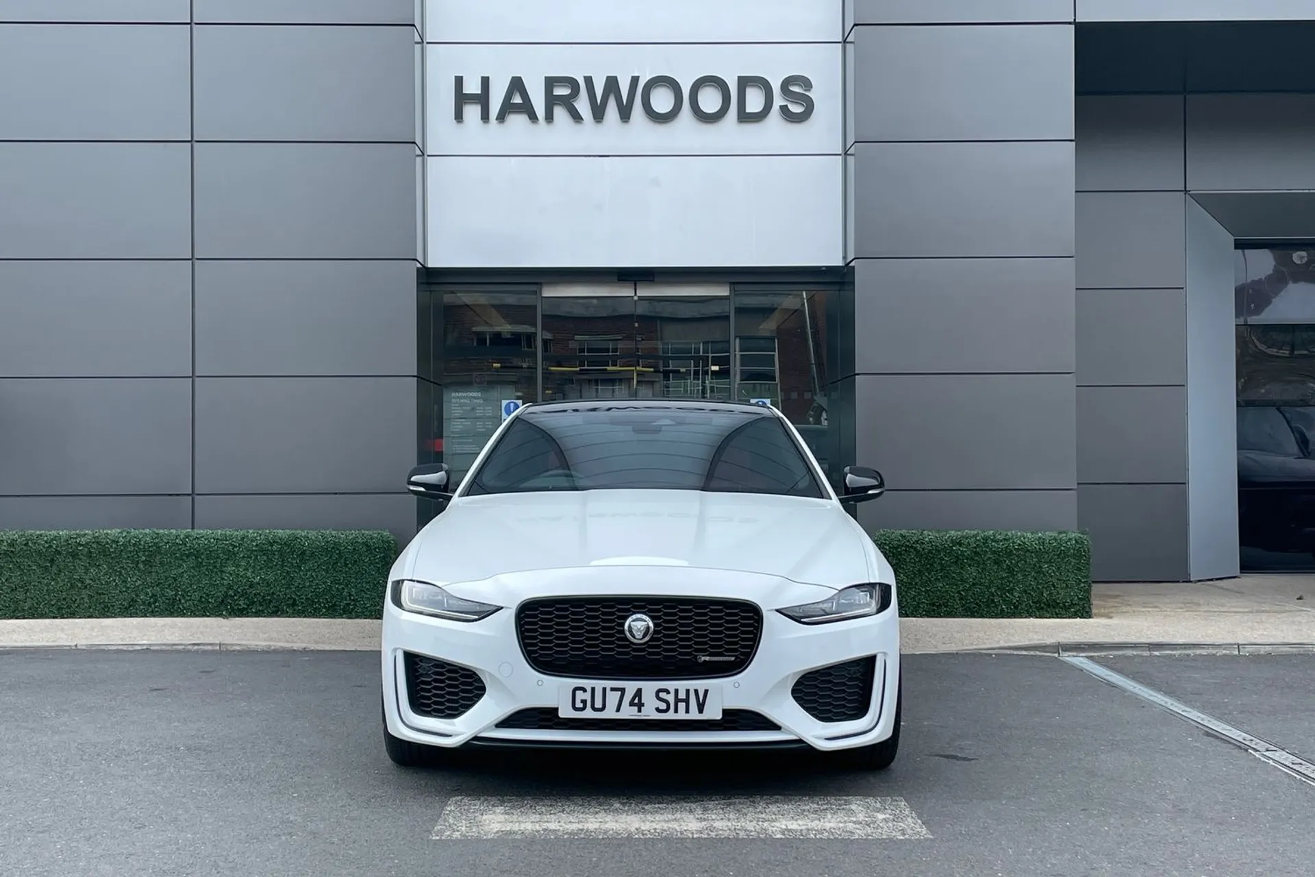 Jaguar XE thumbnail image number 15