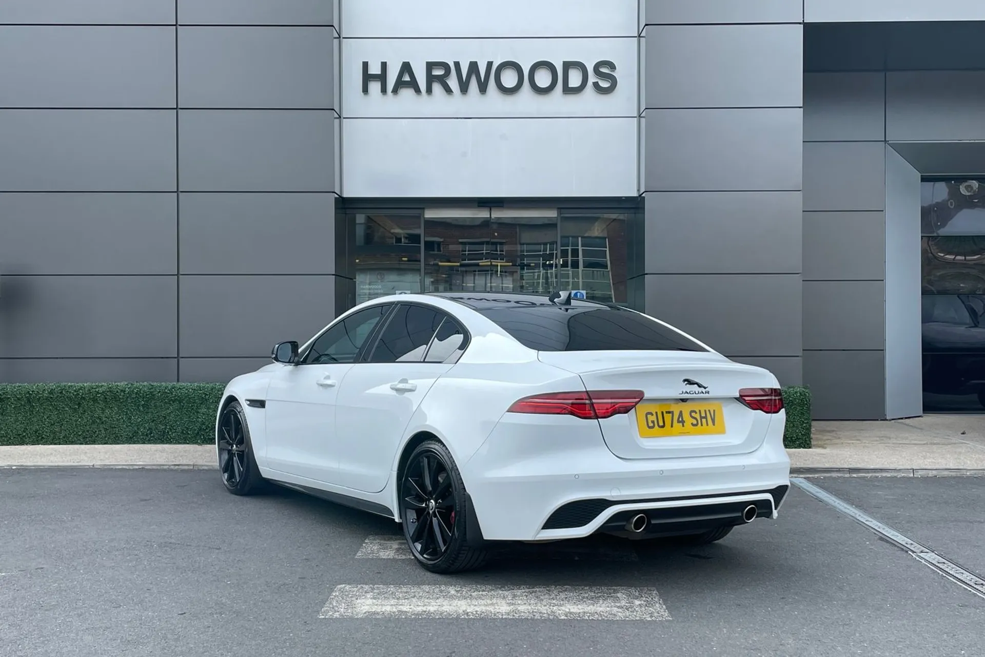 Jaguar XE thumbnail image number 10