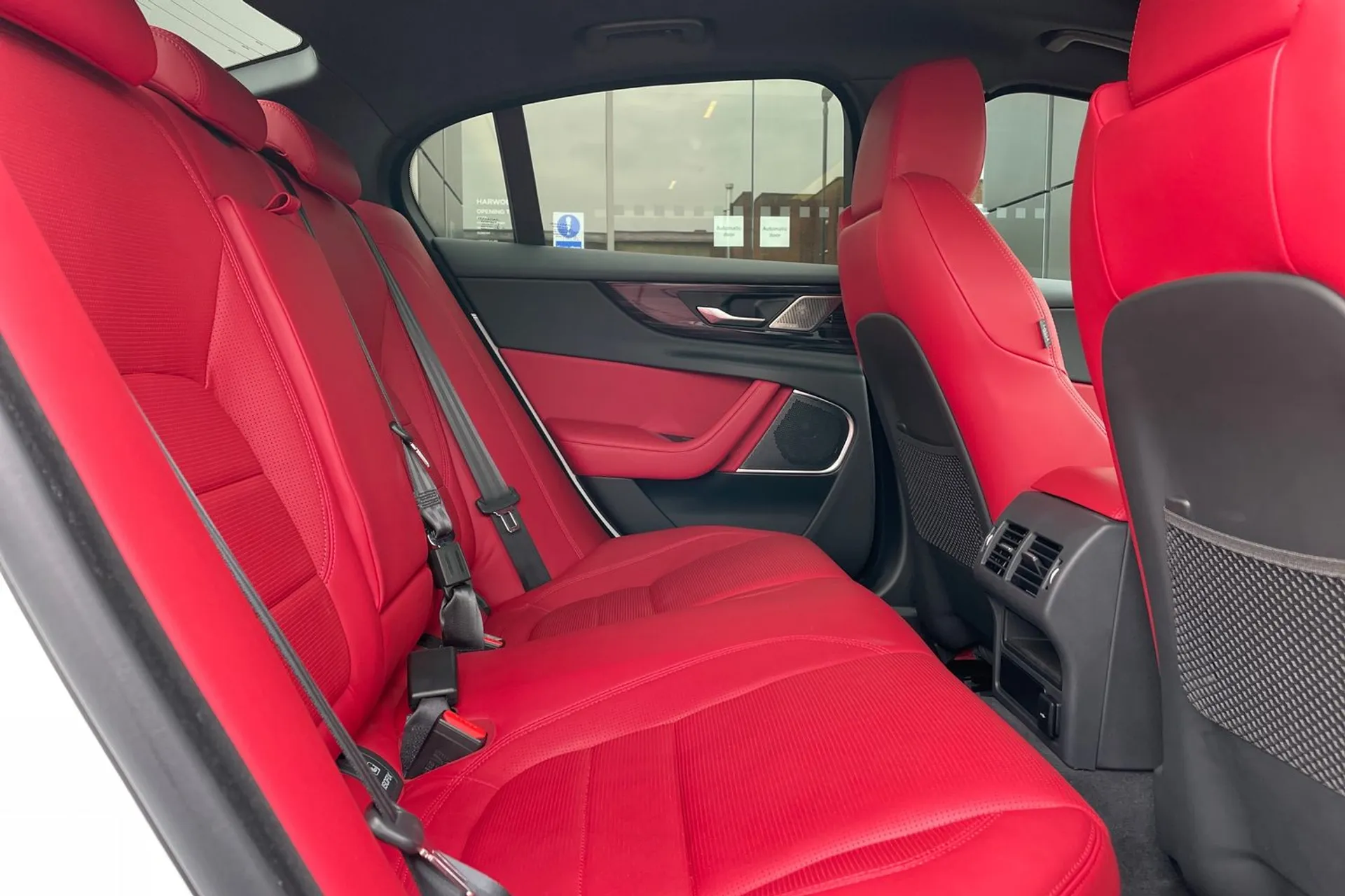 Jaguar XE thumbnail image number 22