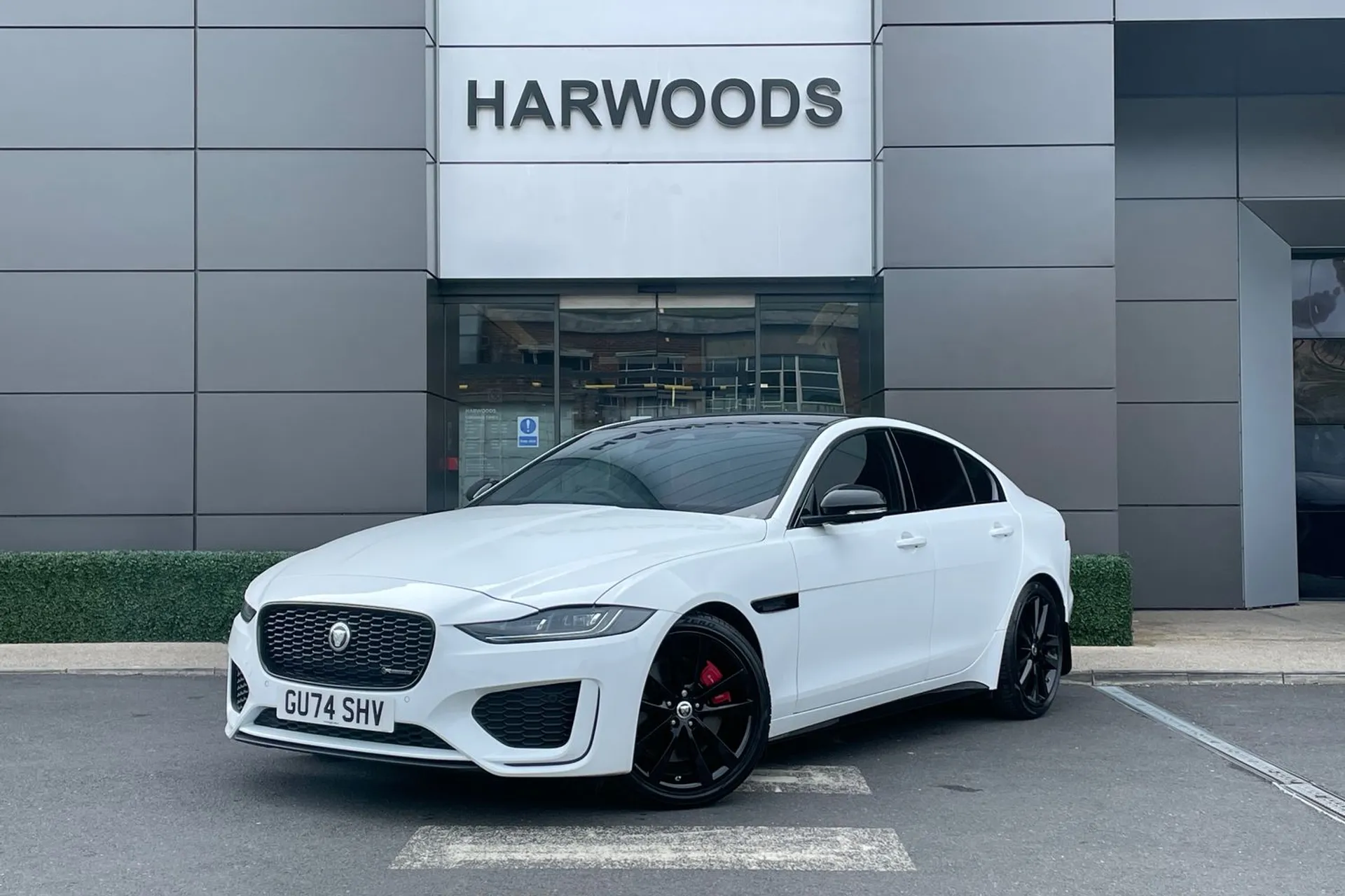 Jaguar XE thumbnail image number 13