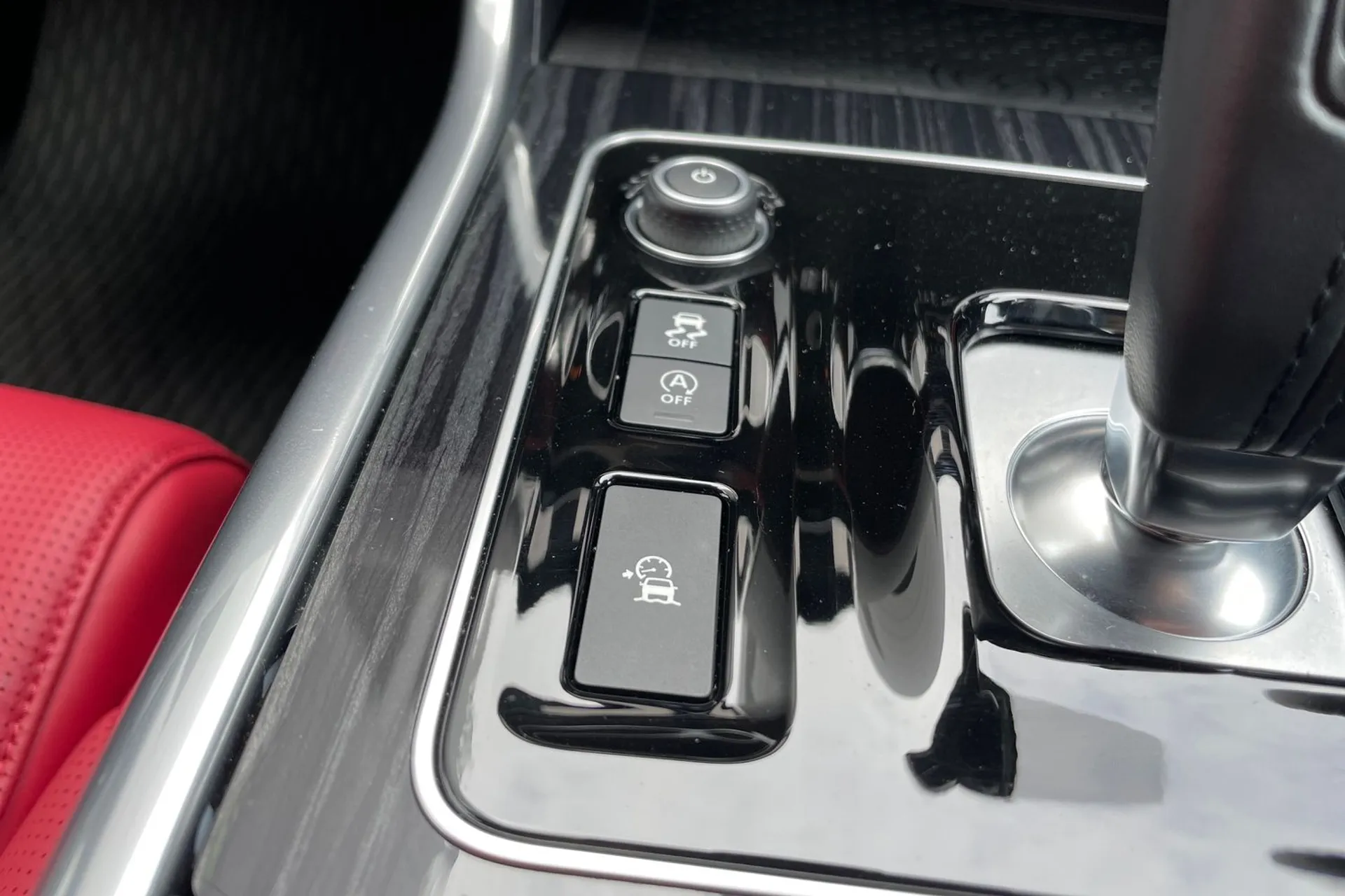 Jaguar XE thumbnail image number 29