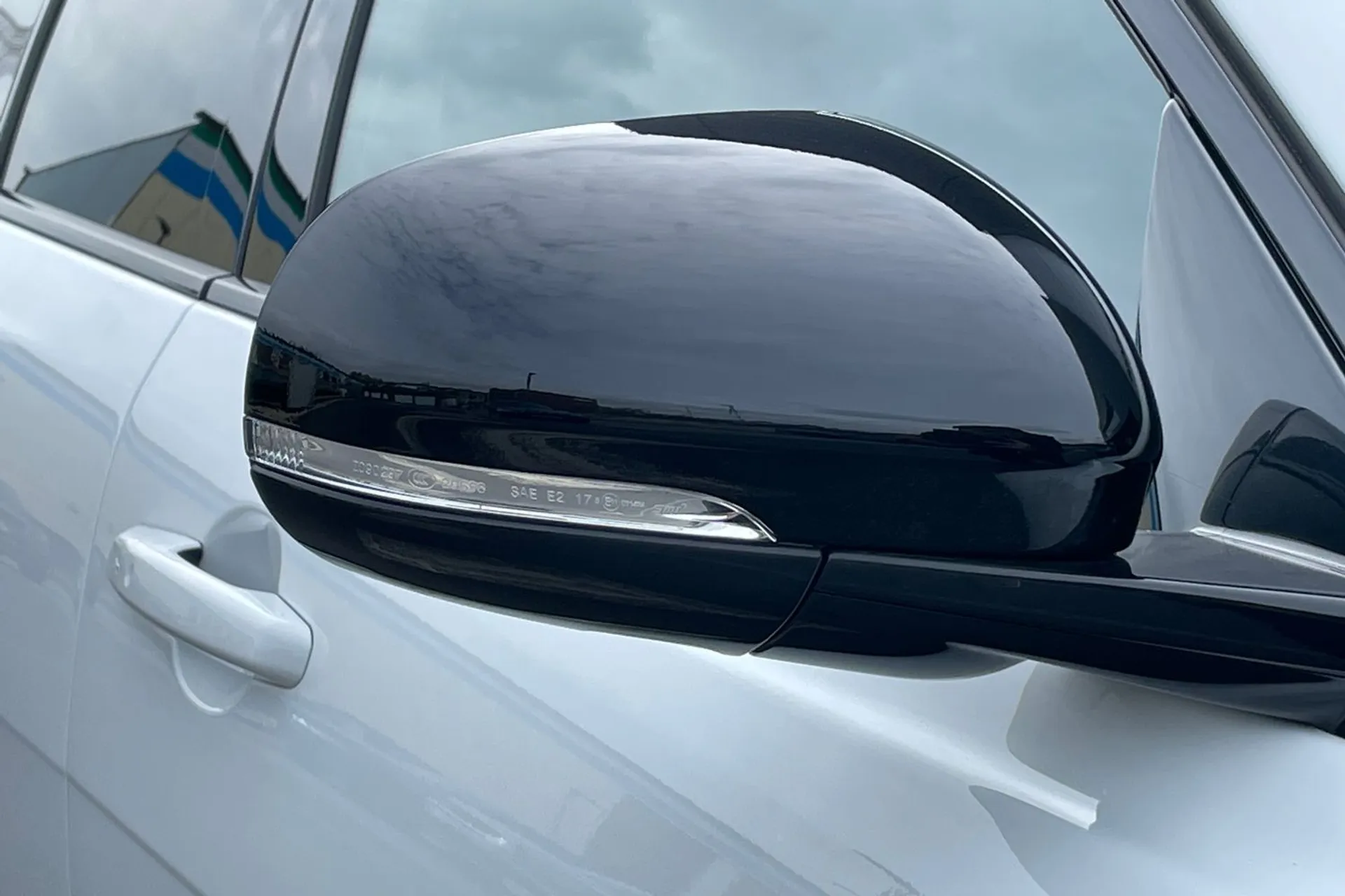 Jaguar XE thumbnail image number 12