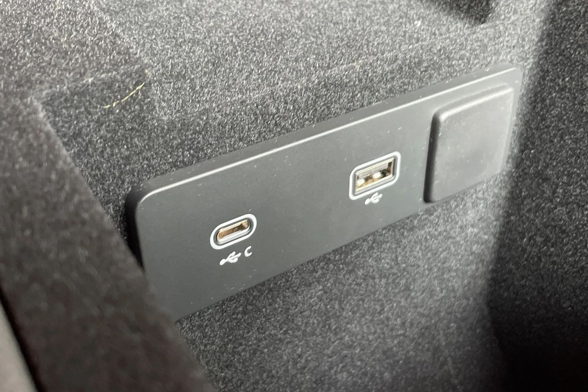Jaguar XE thumbnail image number 54
