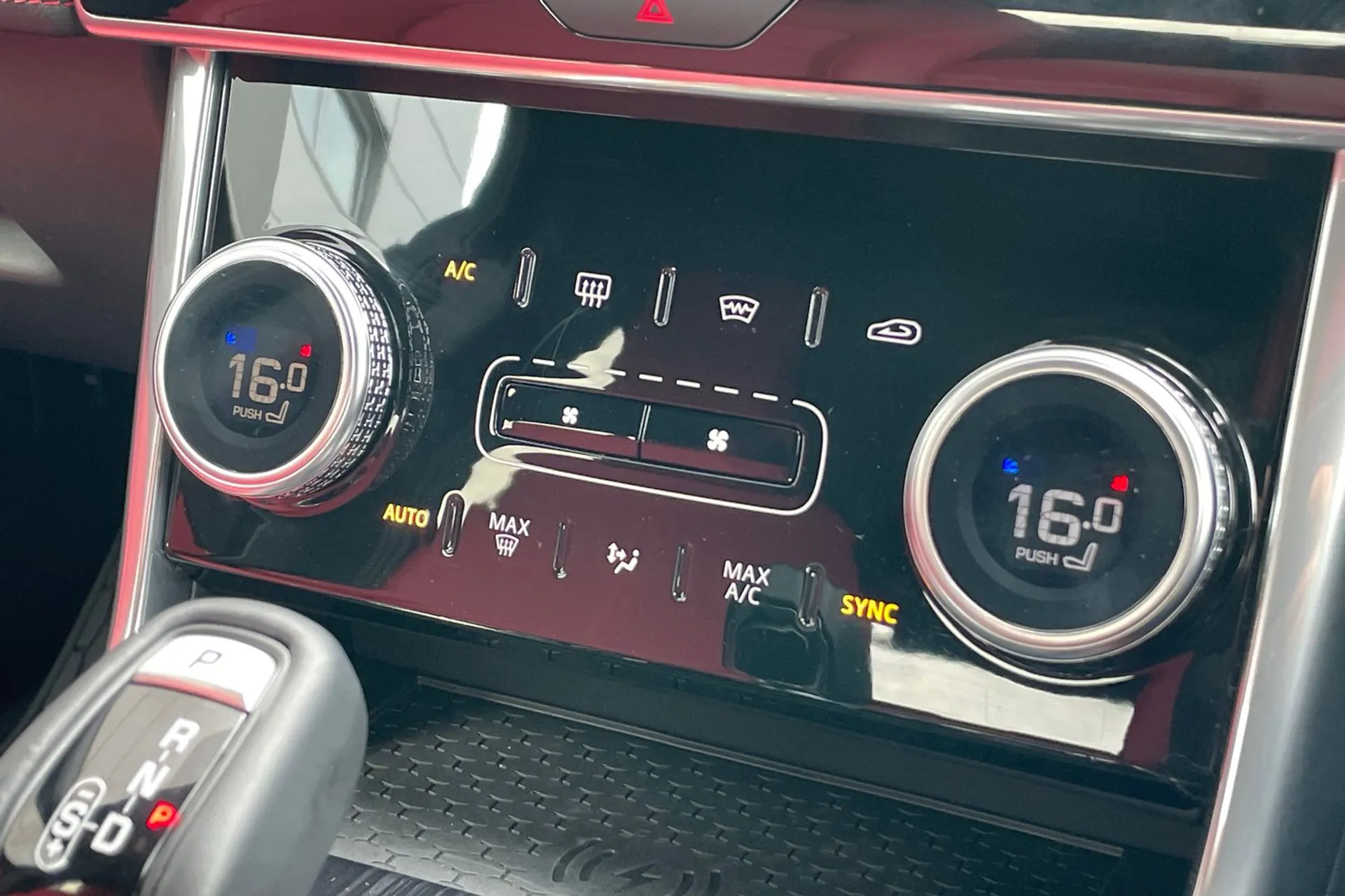 Jaguar XE thumbnail image number 44