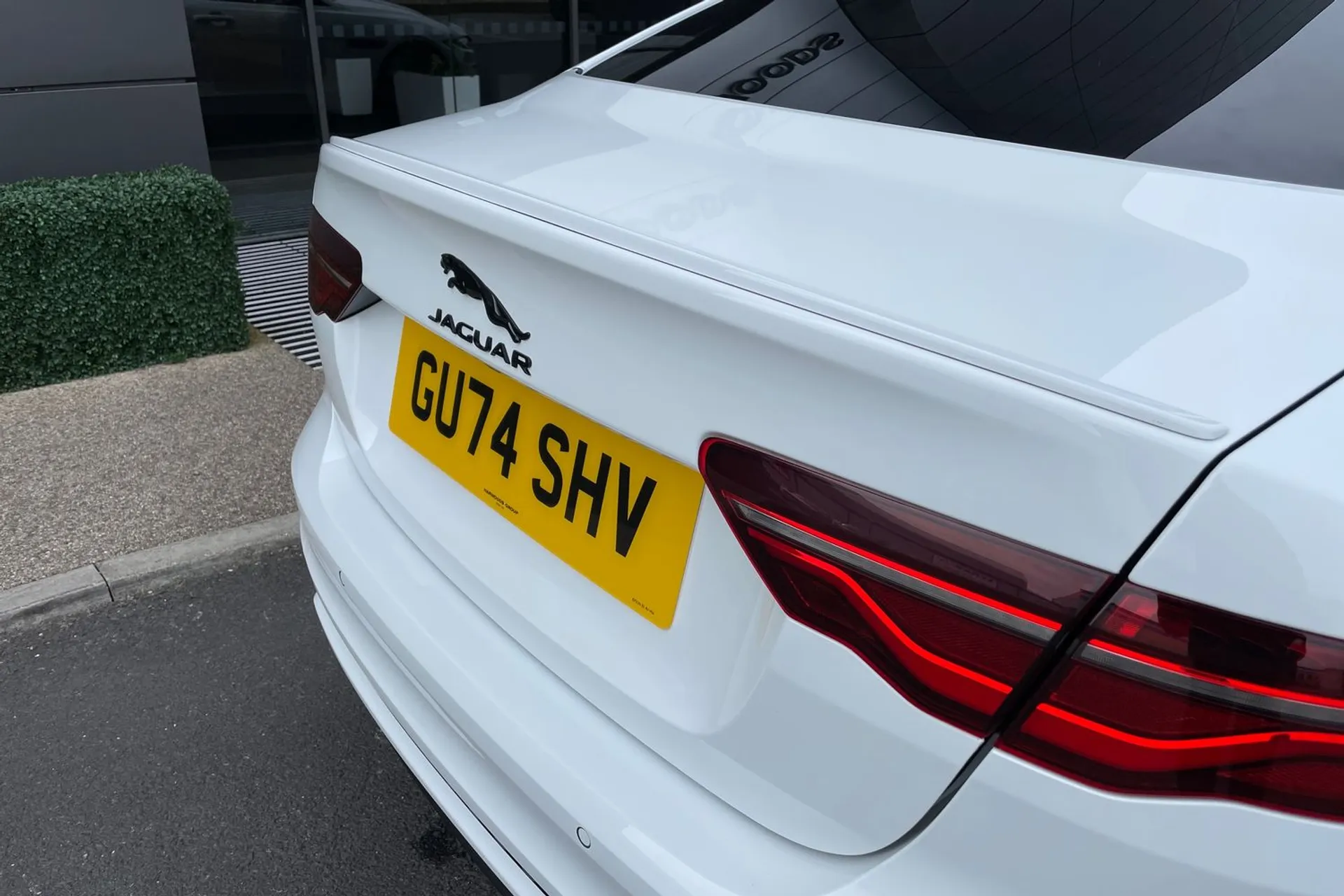 Jaguar XE thumbnail image number 25