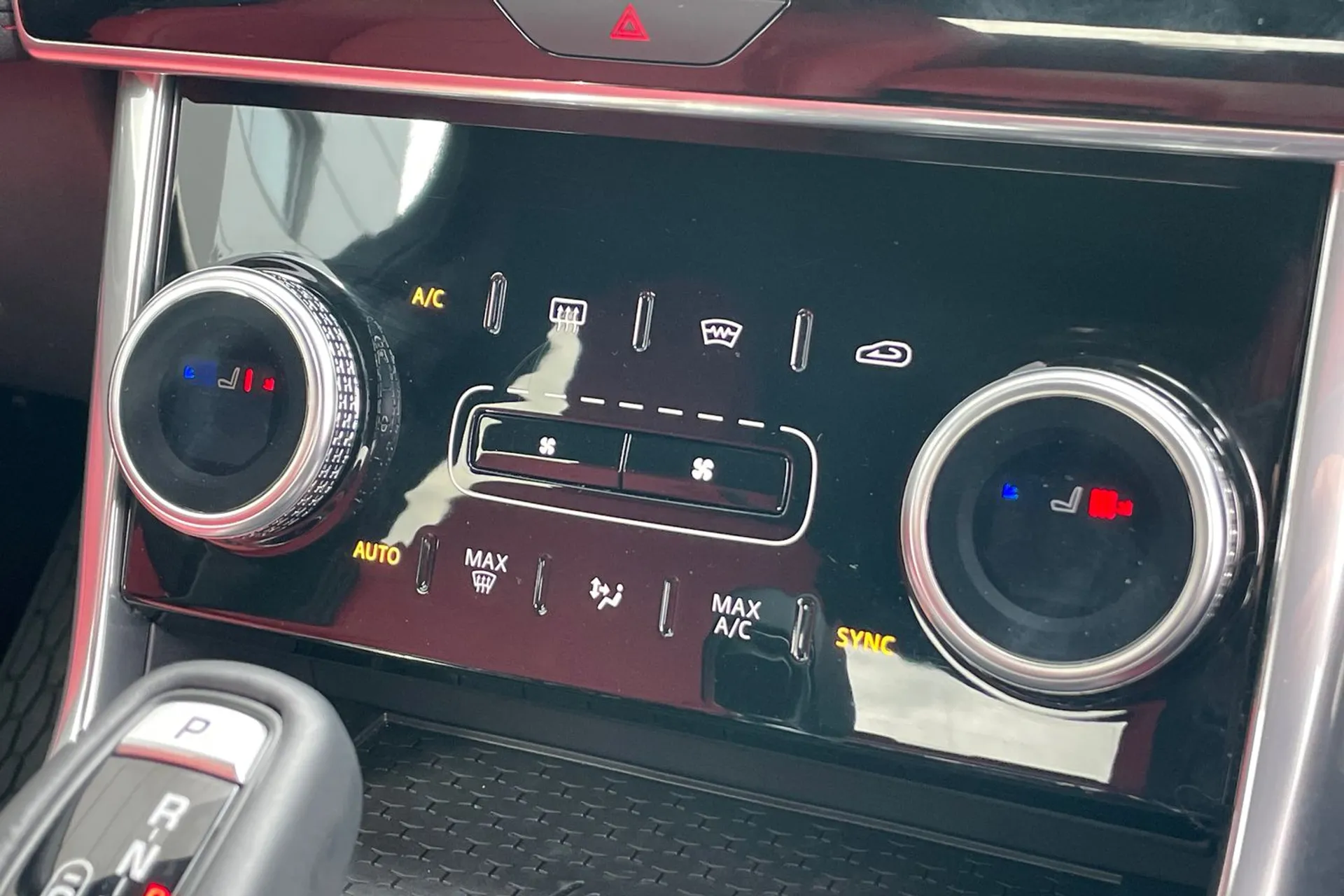 Jaguar XE thumbnail image number 21