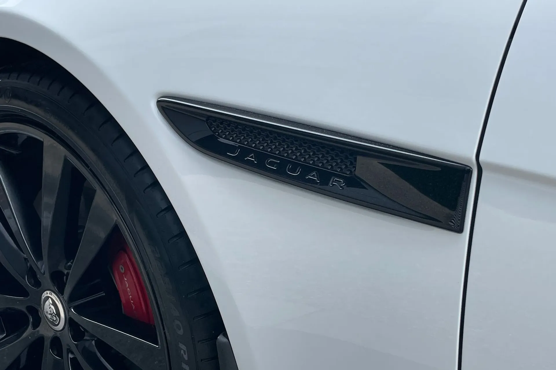 Jaguar XE thumbnail image number 27