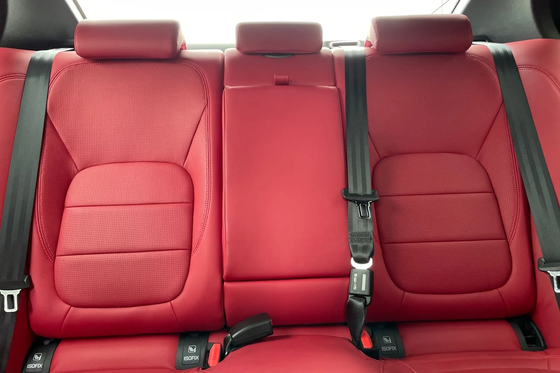 Jaguar XE thumbnail image number 38