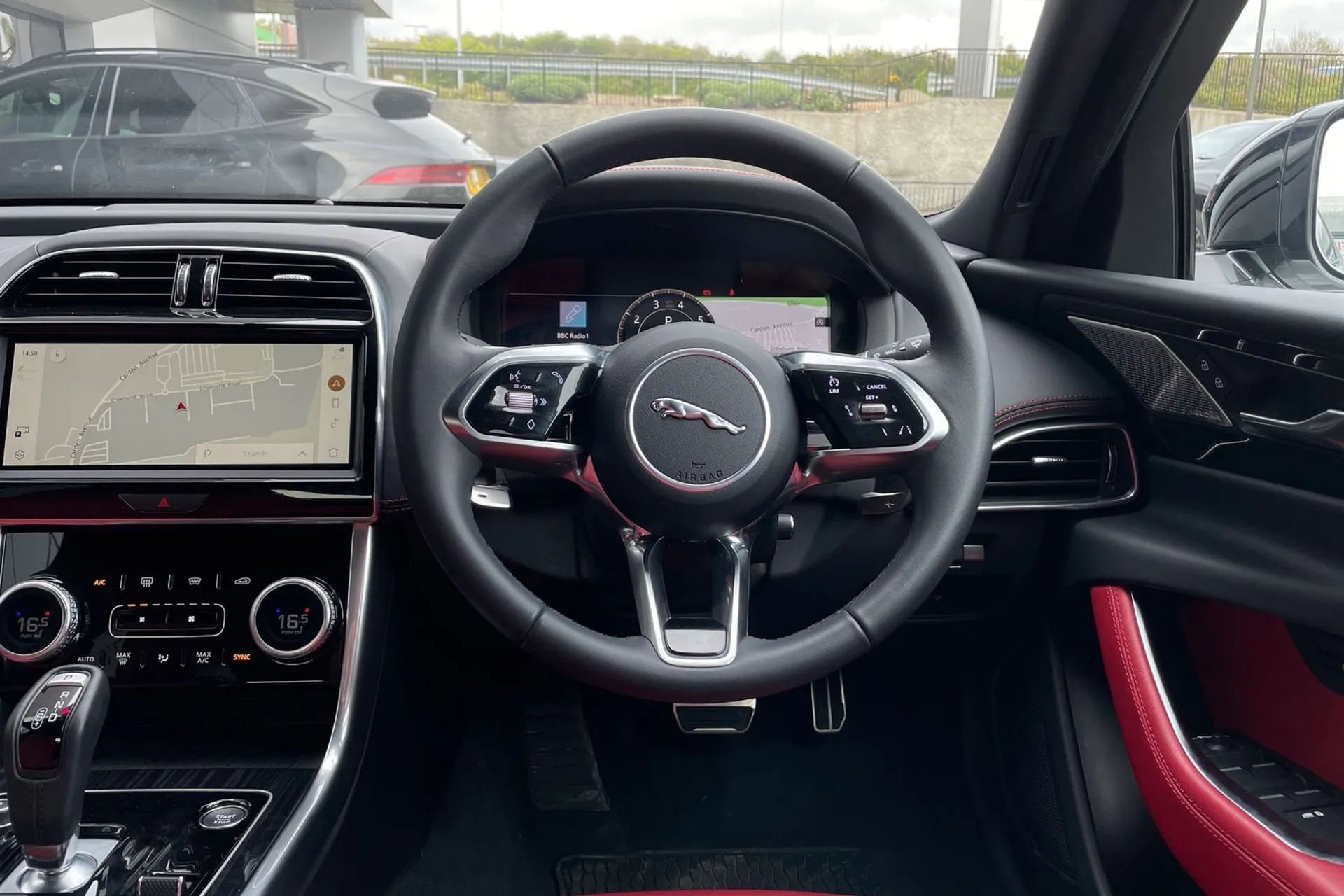 Jaguar XE thumbnail image number 41