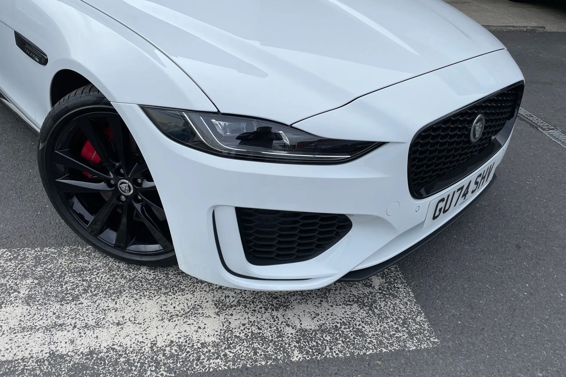Jaguar XE thumbnail image number 18