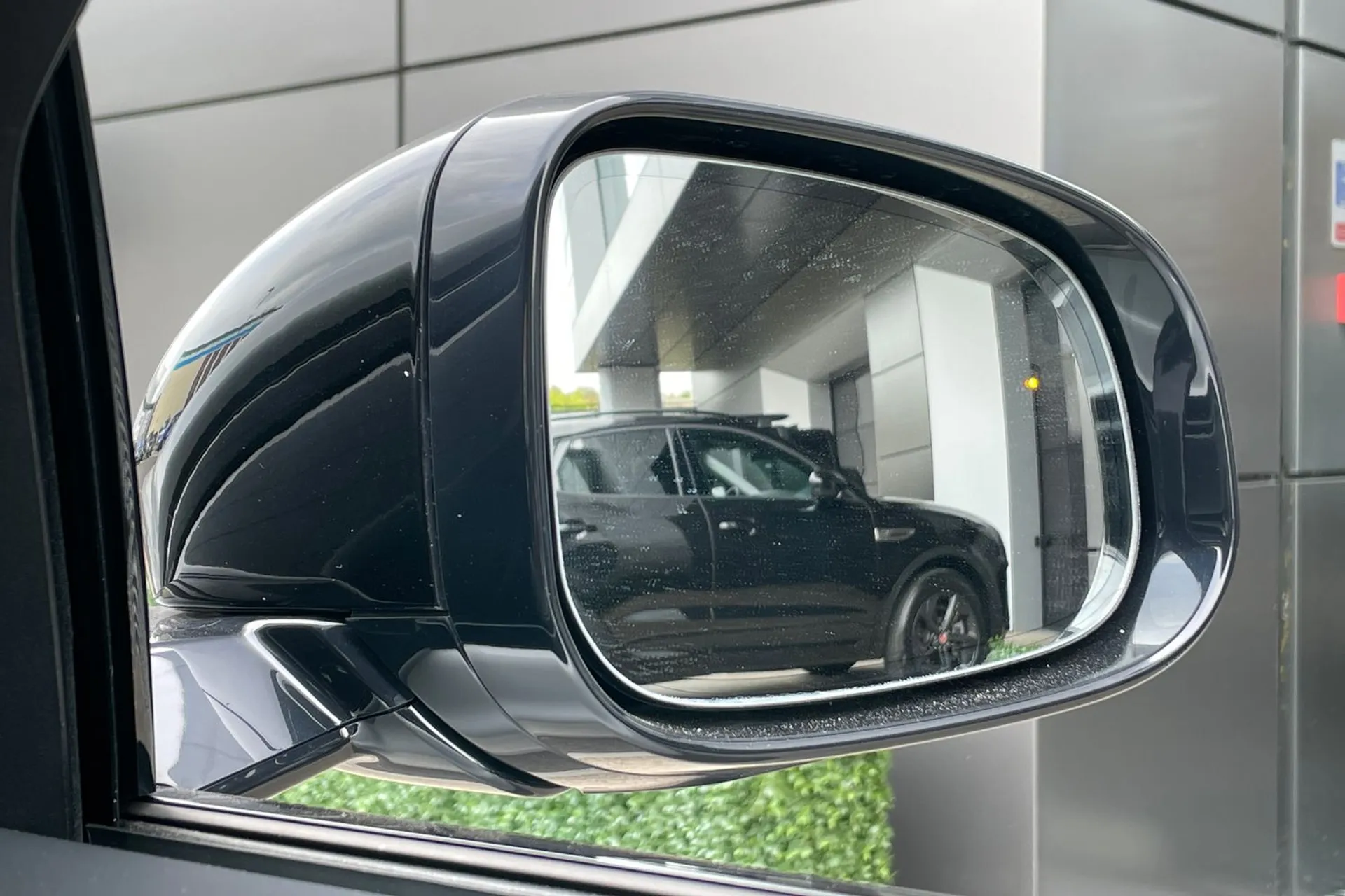 Jaguar XE thumbnail image number 8
