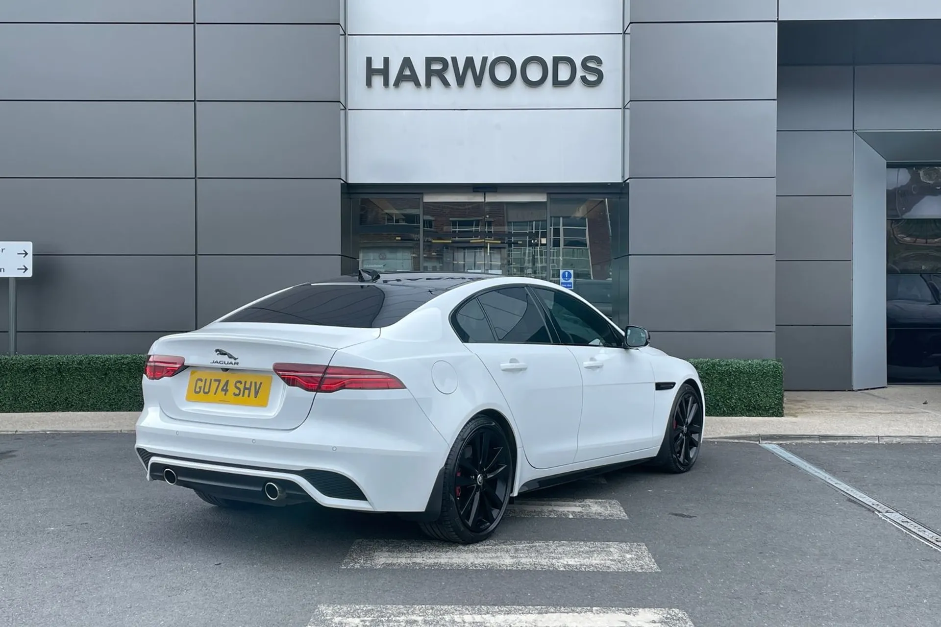 Jaguar XE thumbnail image number 6