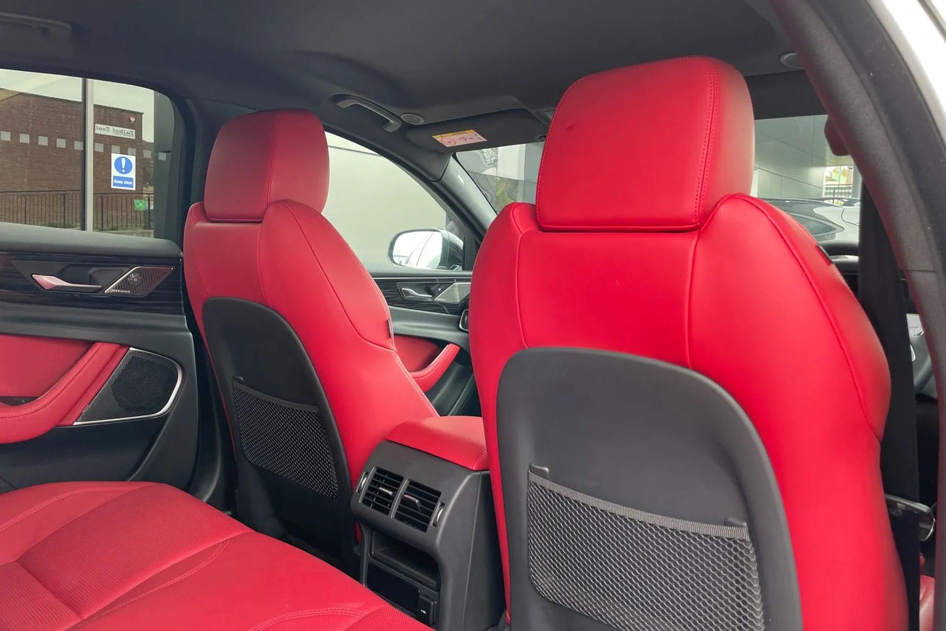 Jaguar XE thumbnail image number 33