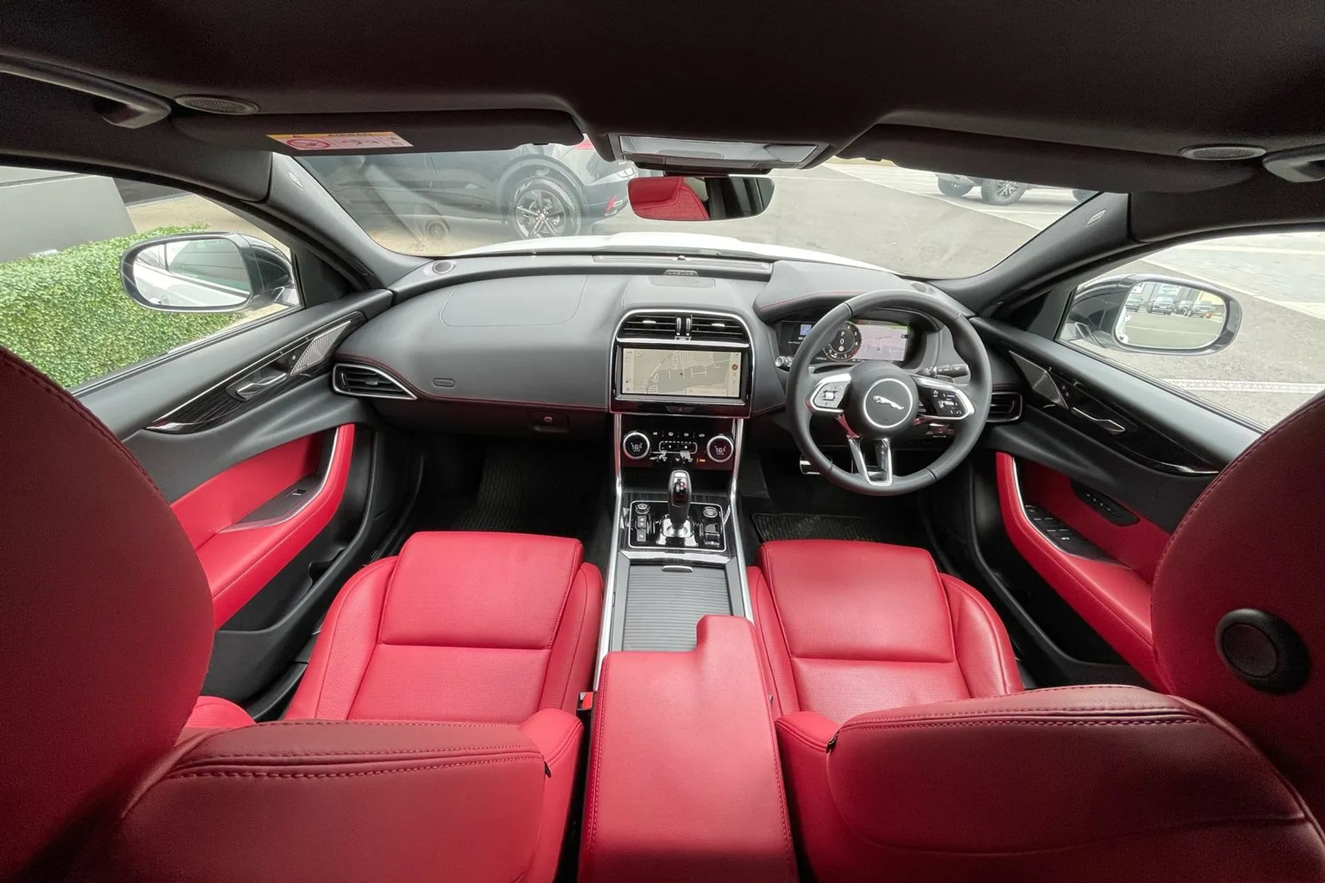 Jaguar XE thumbnail image number 4