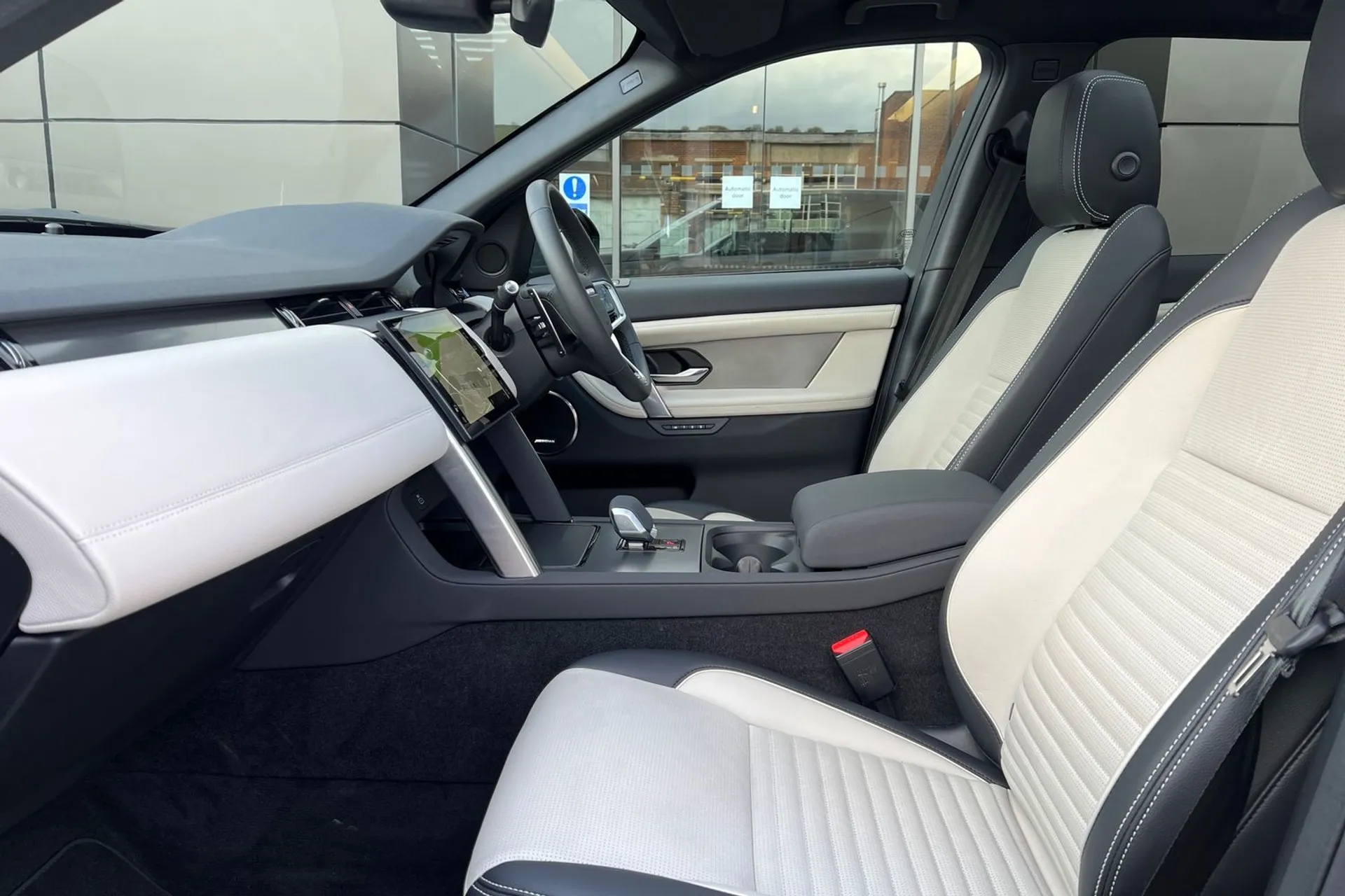 LAND ROVER DISCOVERY SPORT thumbnail image number 30