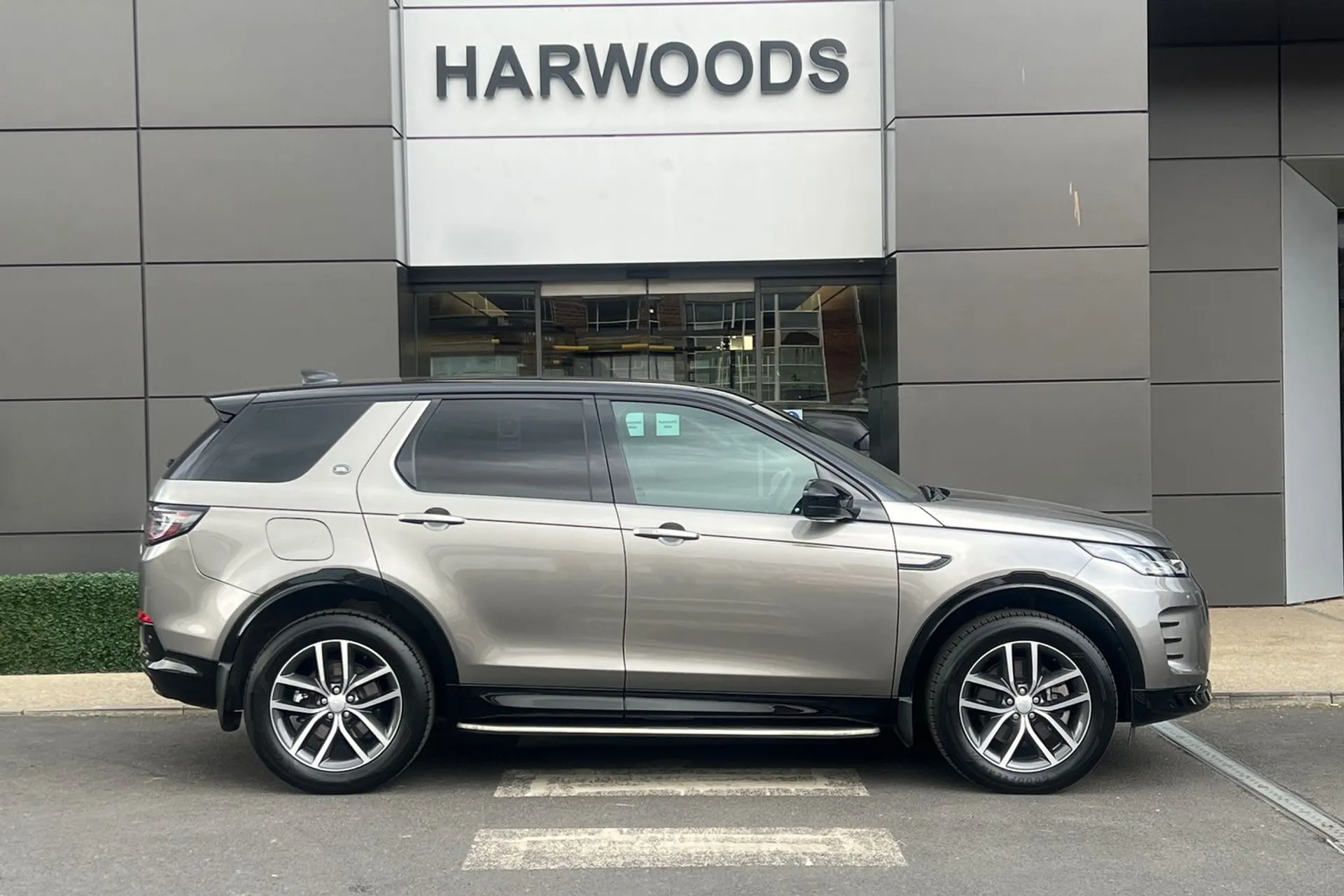 LAND ROVER DISCOVERY SPORT thumbnail image number 2