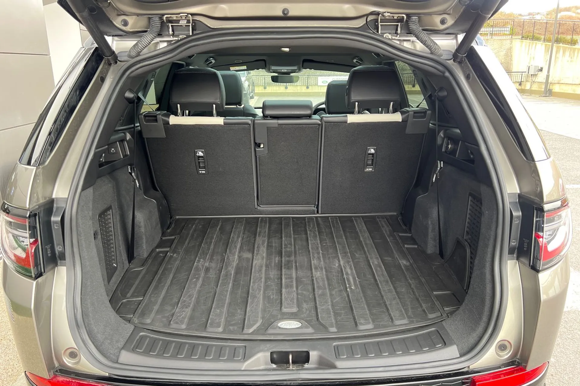 LAND ROVER DISCOVERY SPORT thumbnail image number 24