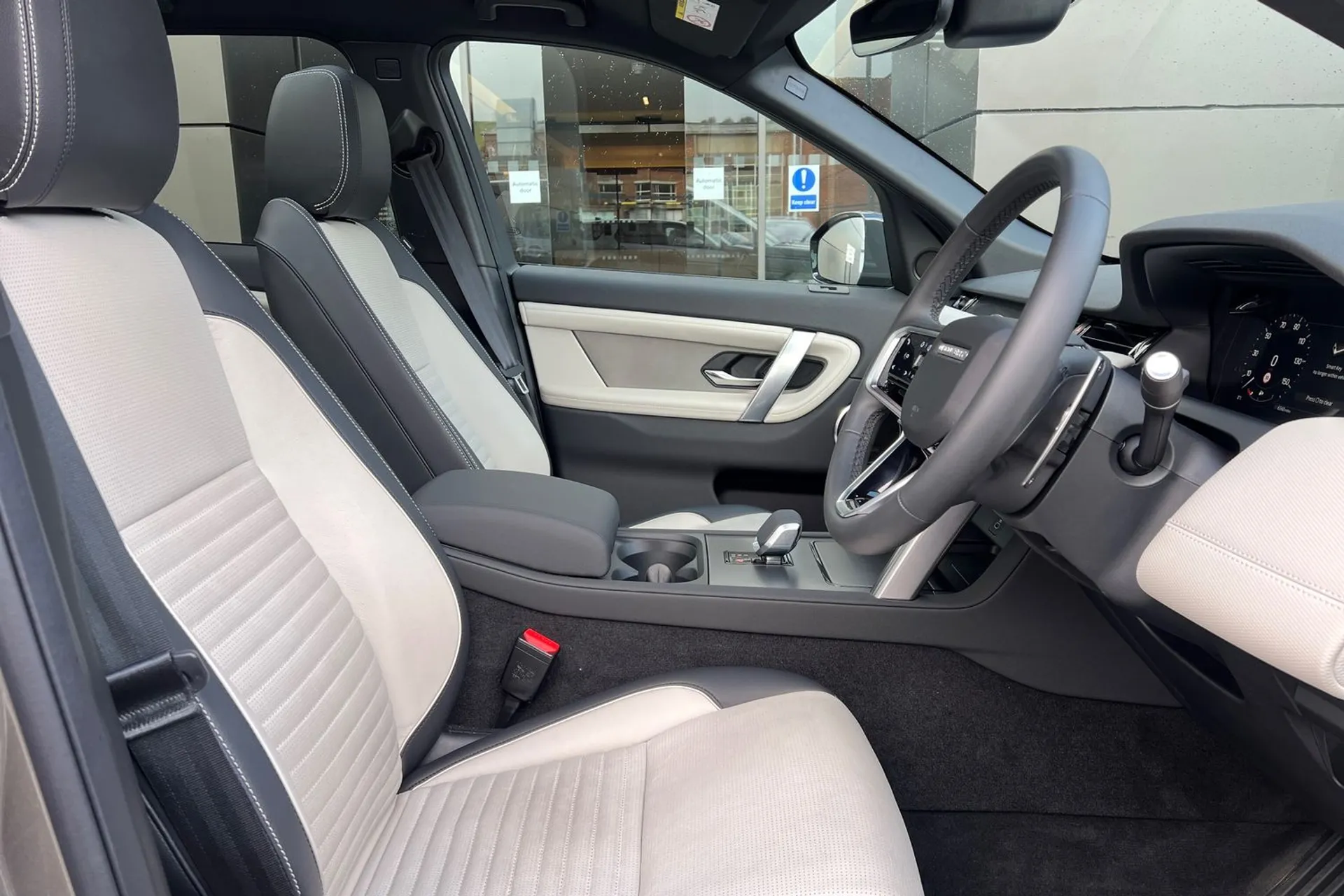 LAND ROVER DISCOVERY SPORT thumbnail image number 16
