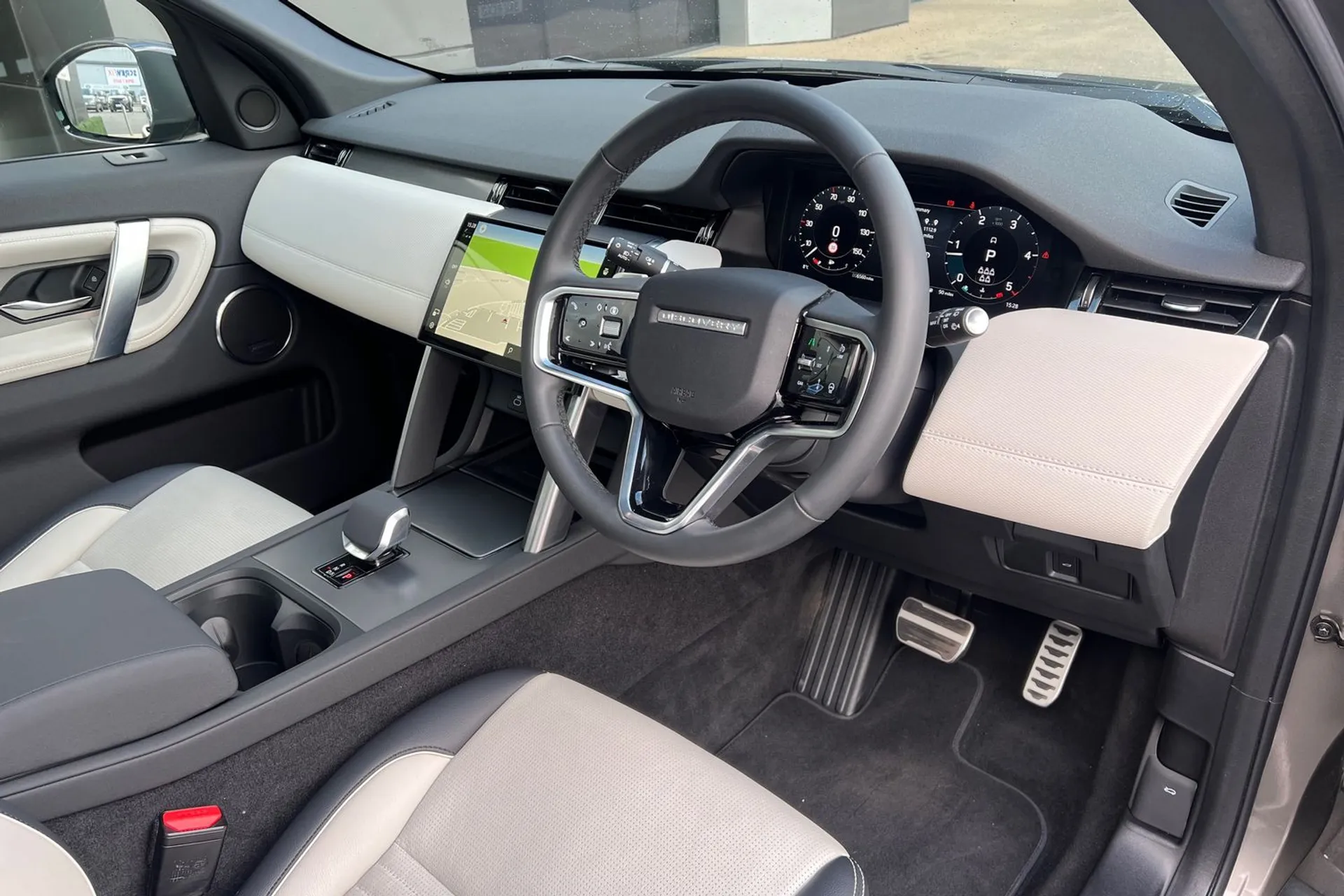 LAND ROVER DISCOVERY SPORT thumbnail image number 15