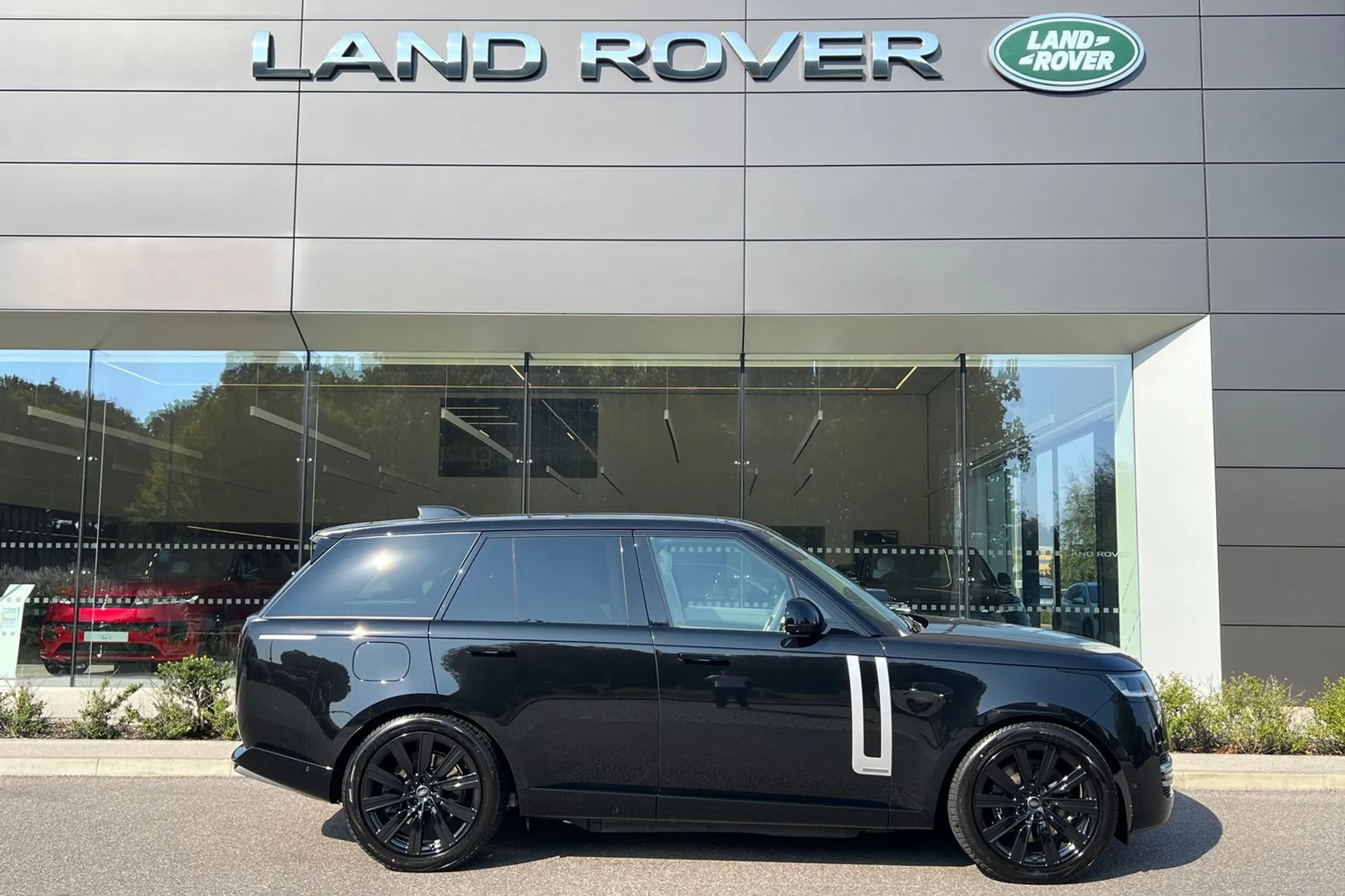 LAND ROVER RANGE ROVER thumbnail image number 2