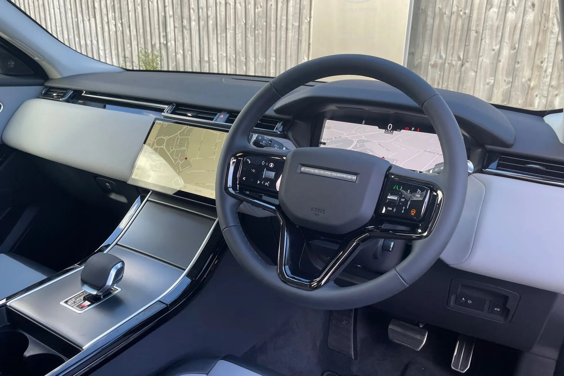 LAND ROVER RANGE ROVER VELAR thumbnail image number 32