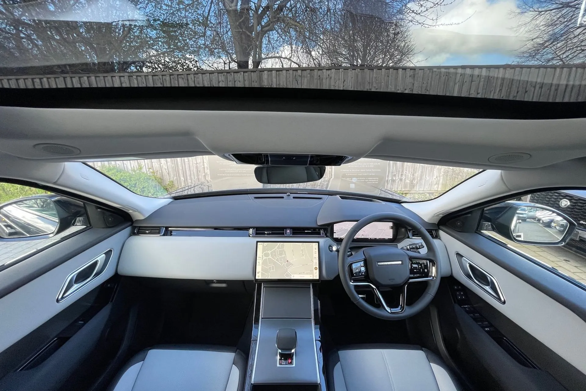 LAND ROVER RANGE ROVER VELAR thumbnail image number 3