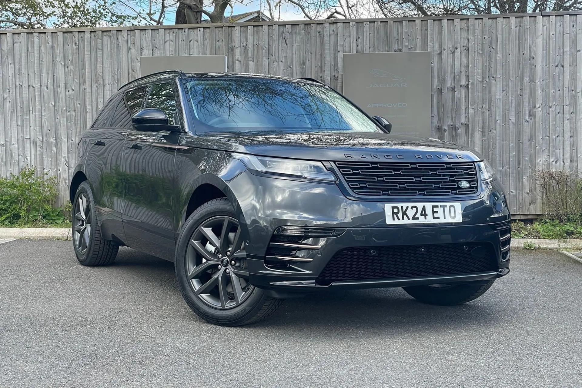 LAND ROVER RANGE ROVER VELAR focused image