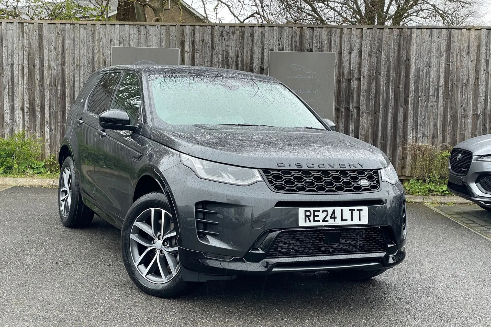 LAND ROVER DISCOVERY SPORT focused image