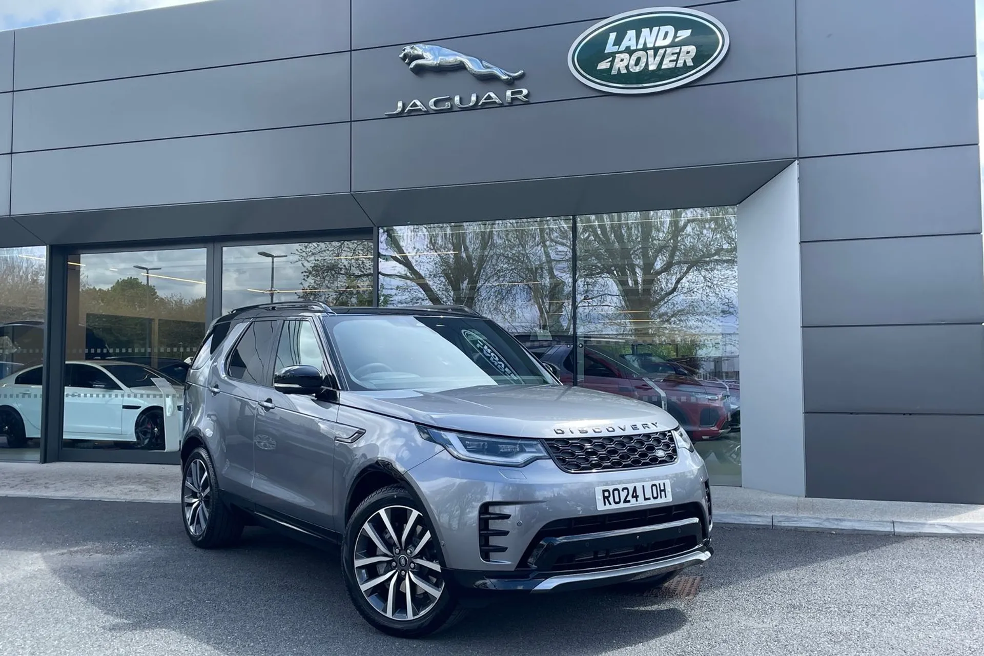 LAND ROVER DISCOVERY focused image