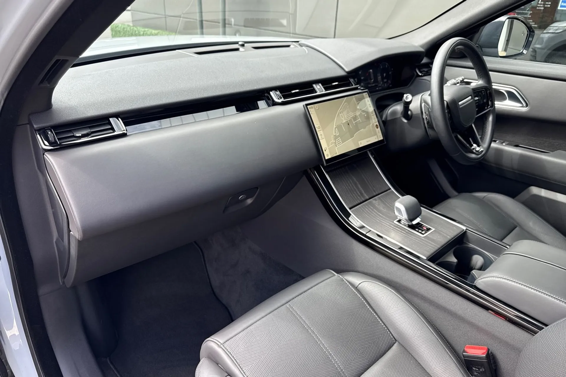 LAND ROVER RANGE ROVER VELAR thumbnail image number 37