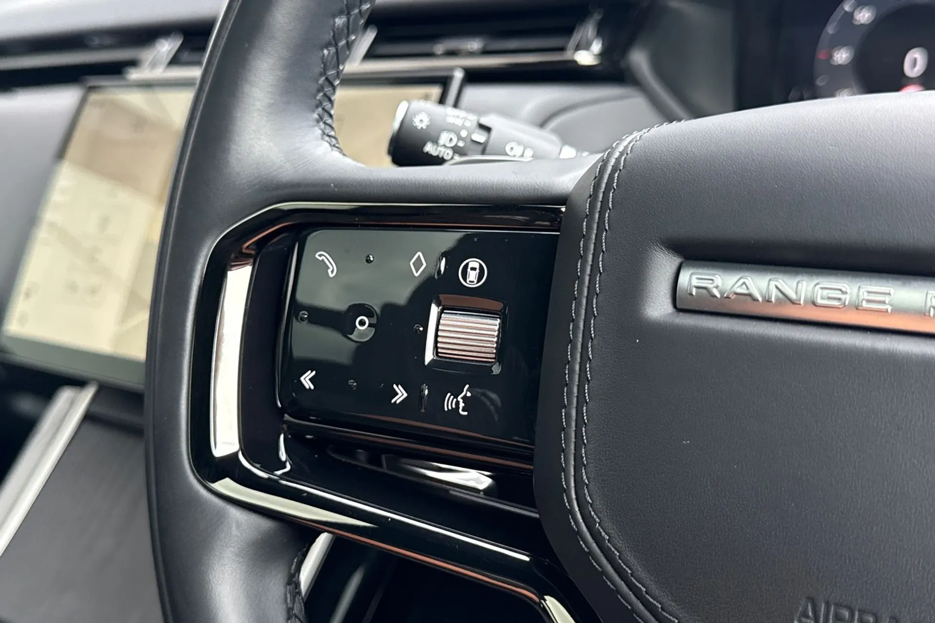 LAND ROVER RANGE ROVER VELAR thumbnail image number 47