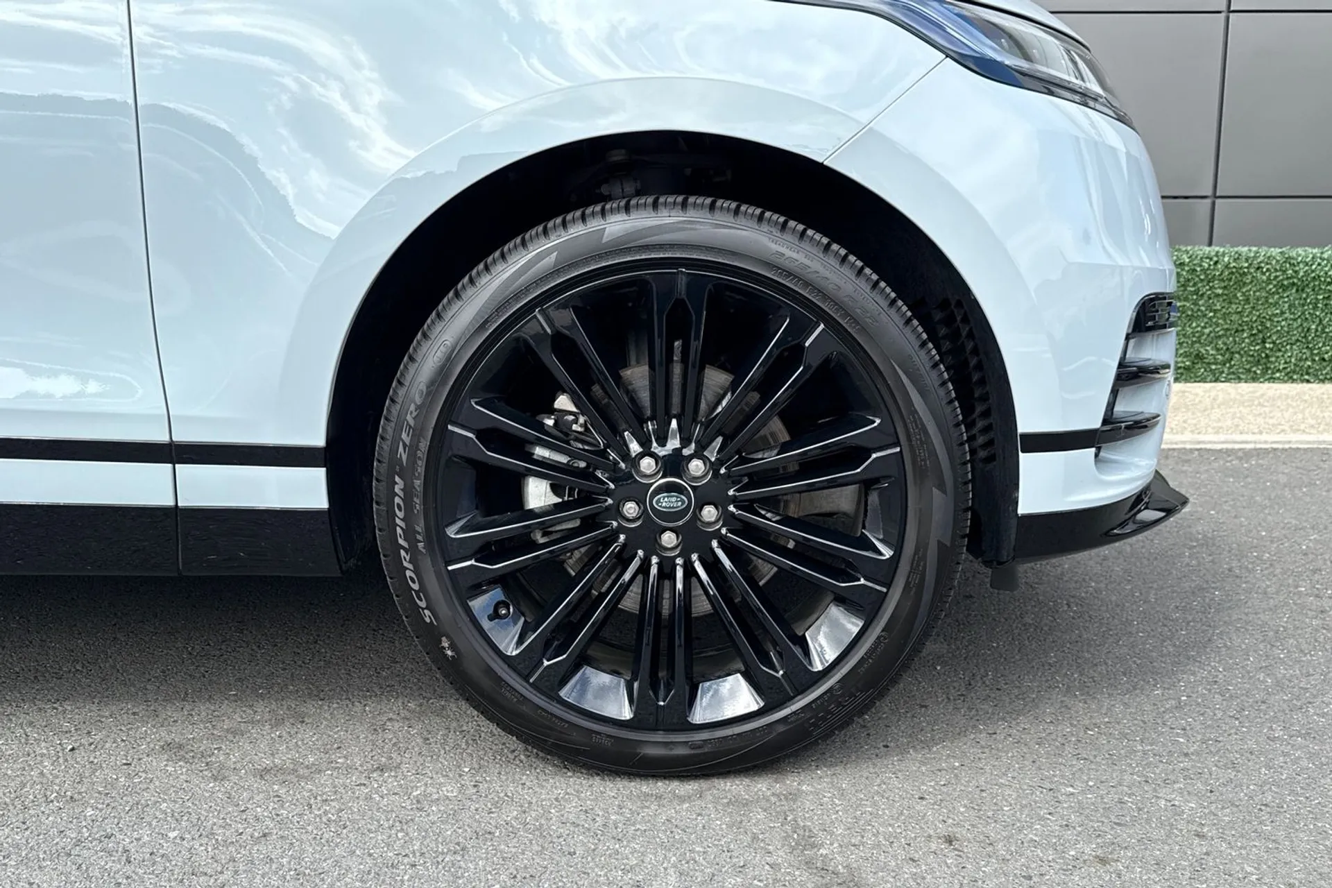 LAND ROVER RANGE ROVER VELAR thumbnail image number 17