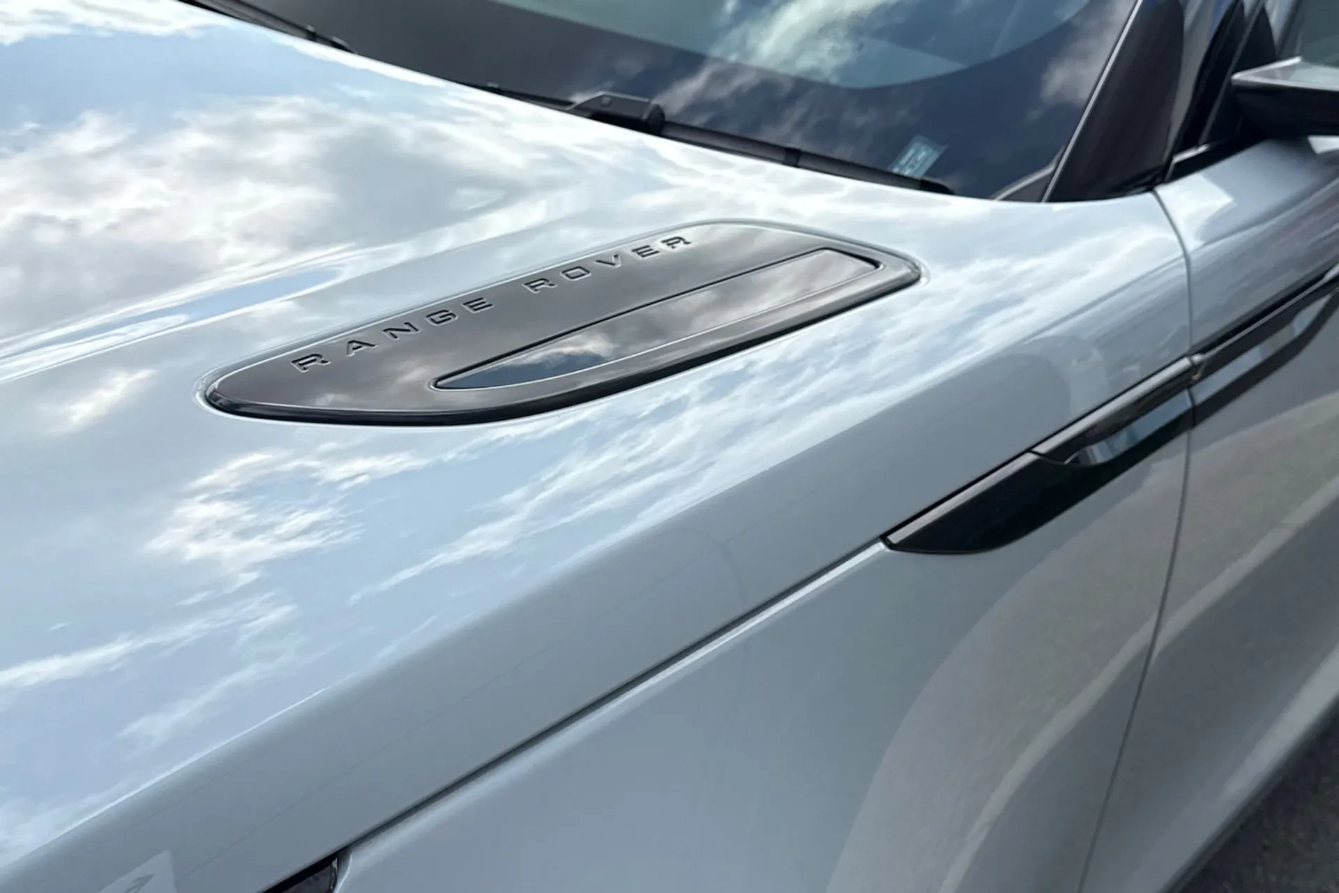 LAND ROVER RANGE ROVER VELAR thumbnail image number 24