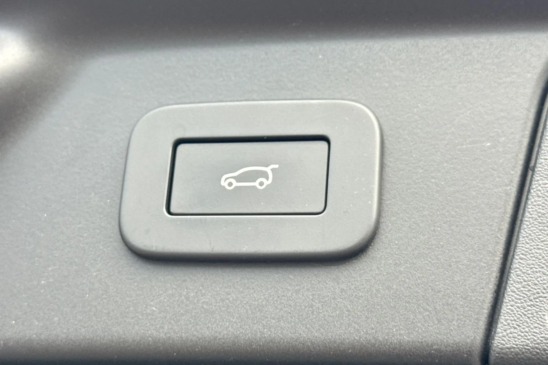 LAND ROVER RANGE ROVER VELAR thumbnail image number 33