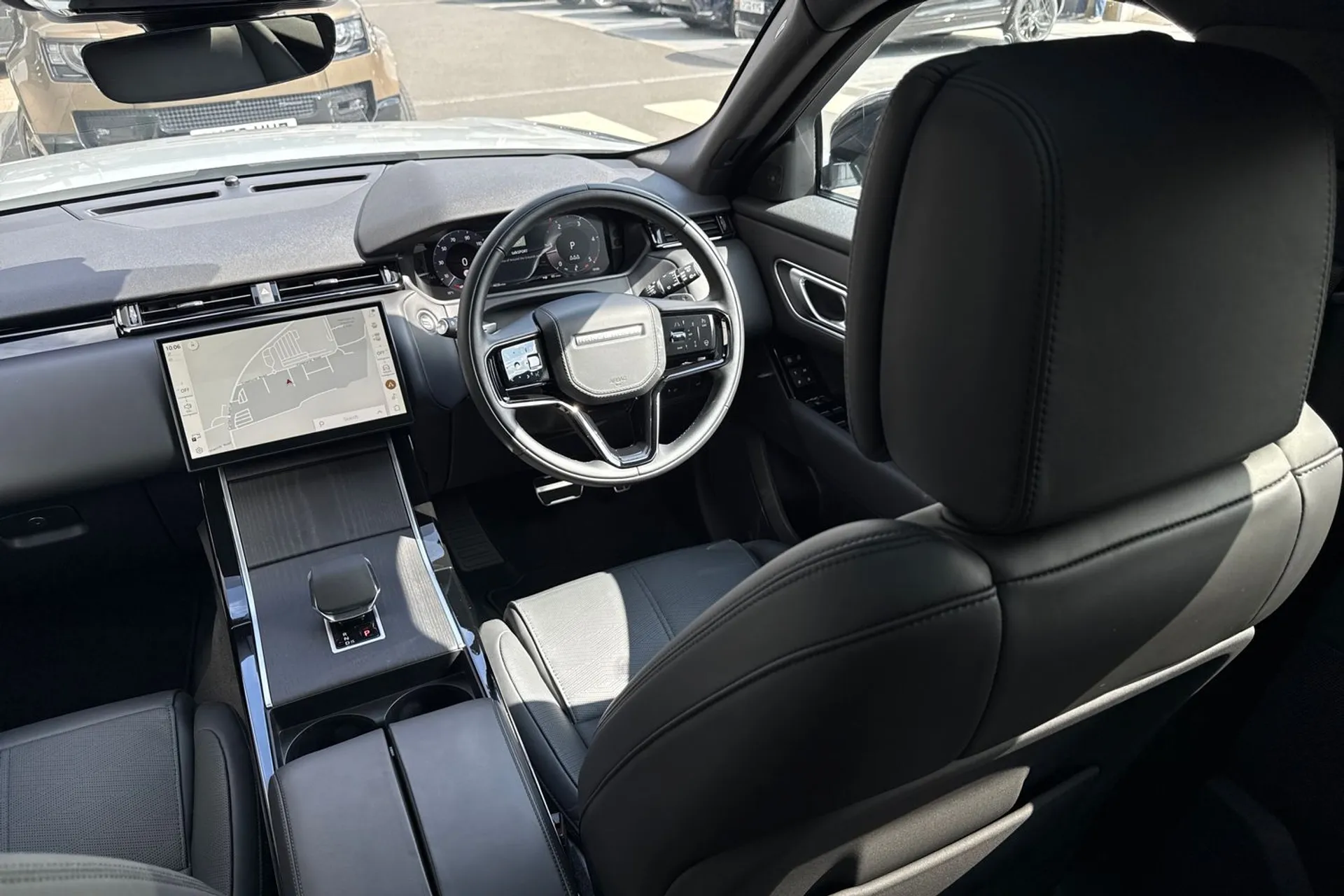 LAND ROVER RANGE ROVER VELAR thumbnail image number 42