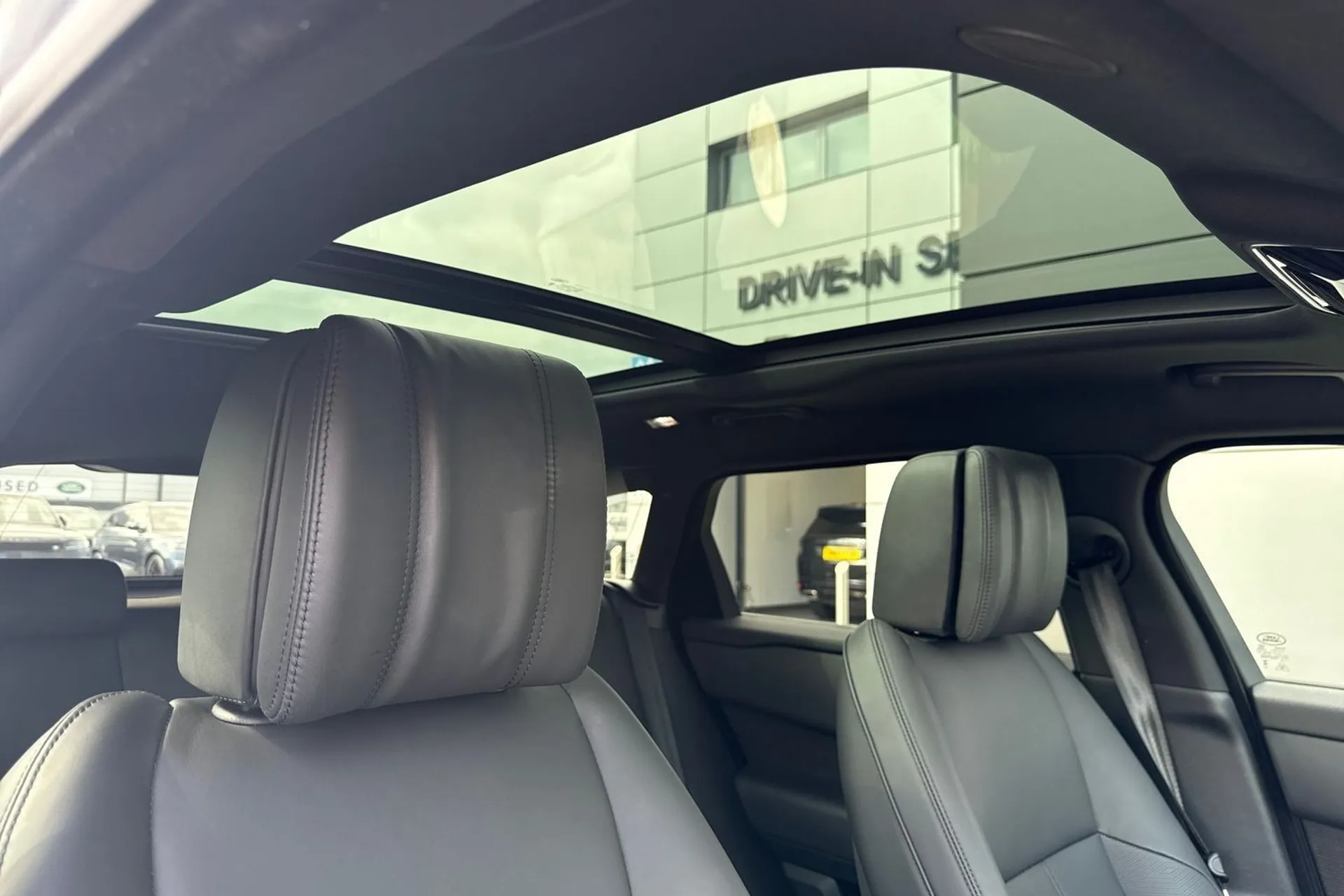 LAND ROVER RANGE ROVER VELAR thumbnail image number 9