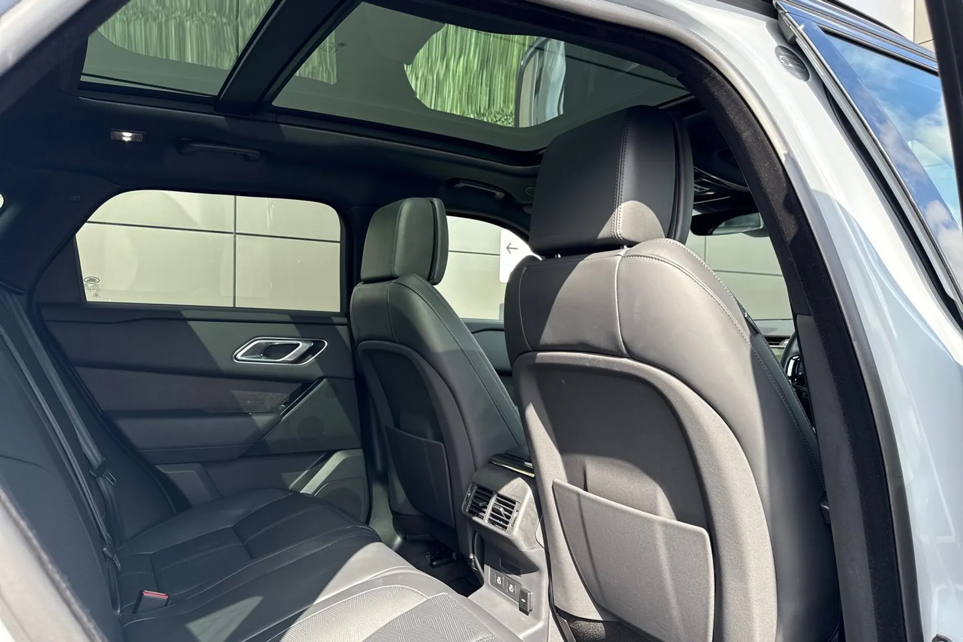 LAND ROVER RANGE ROVER VELAR thumbnail image number 35