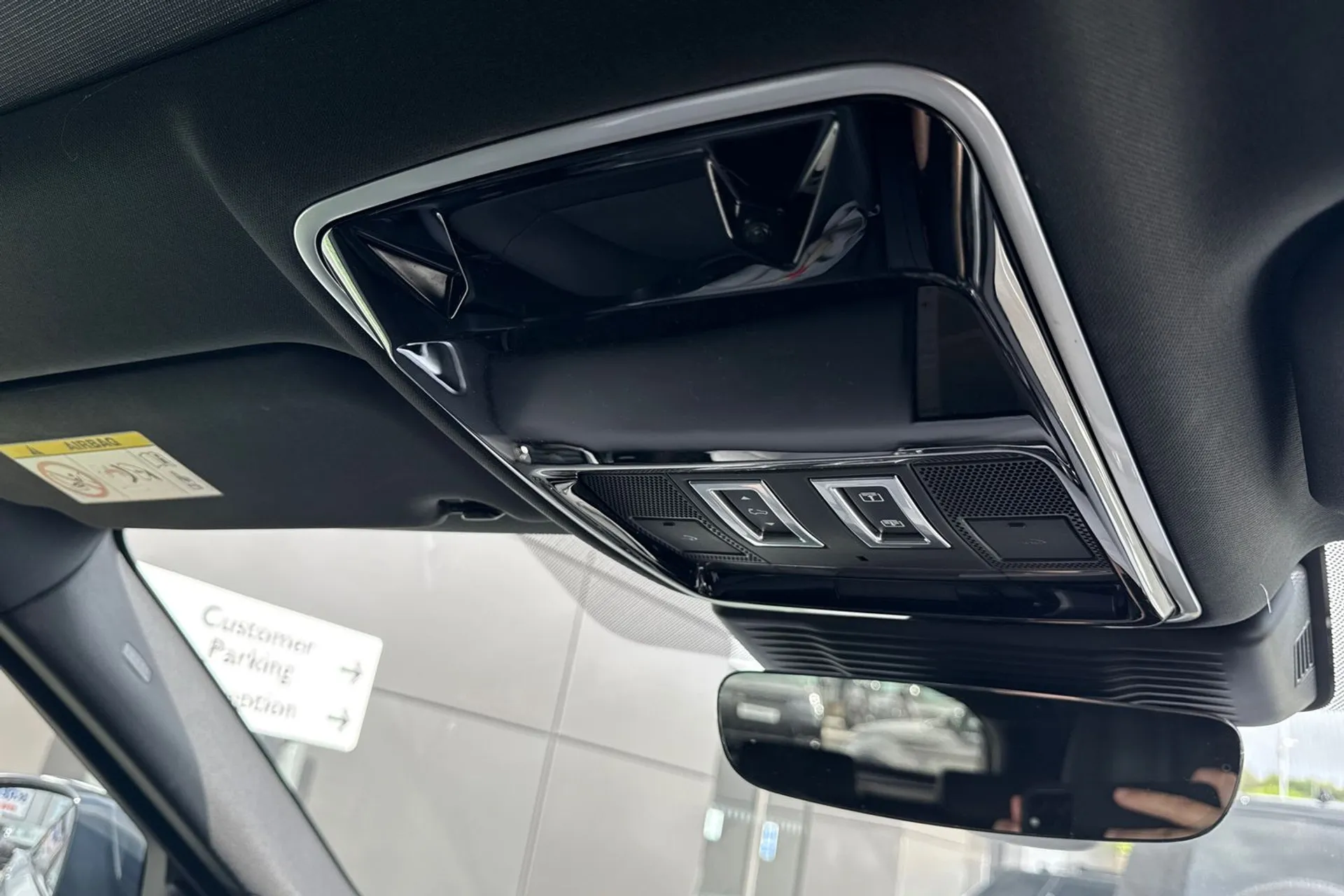 LAND ROVER RANGE ROVER VELAR thumbnail image number 55