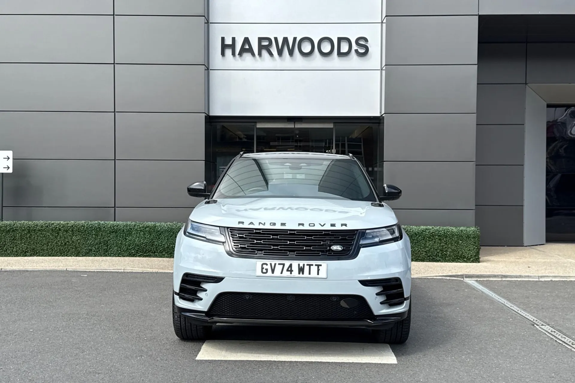 LAND ROVER RANGE ROVER VELAR thumbnail image number 16