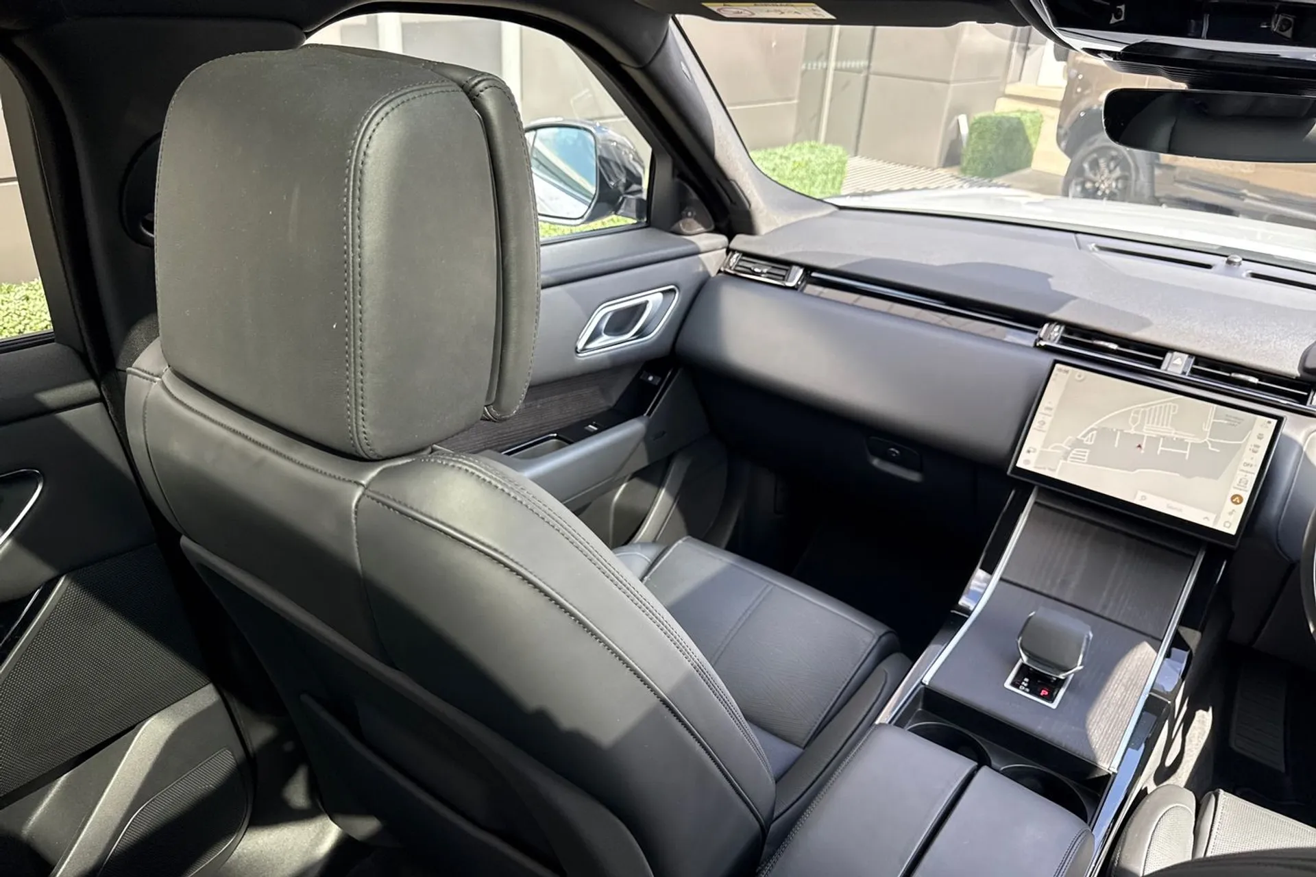 LAND ROVER RANGE ROVER VELAR thumbnail image number 41