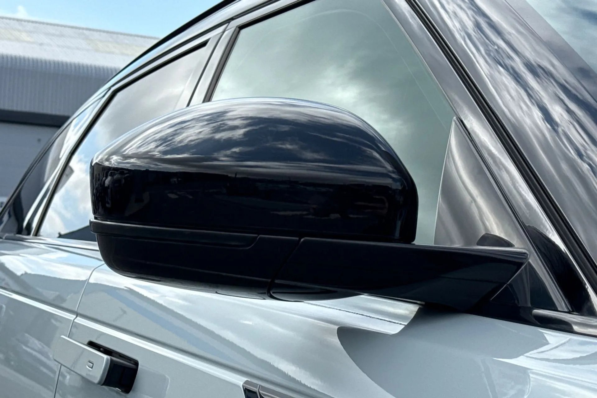 LAND ROVER RANGE ROVER VELAR thumbnail image number 28