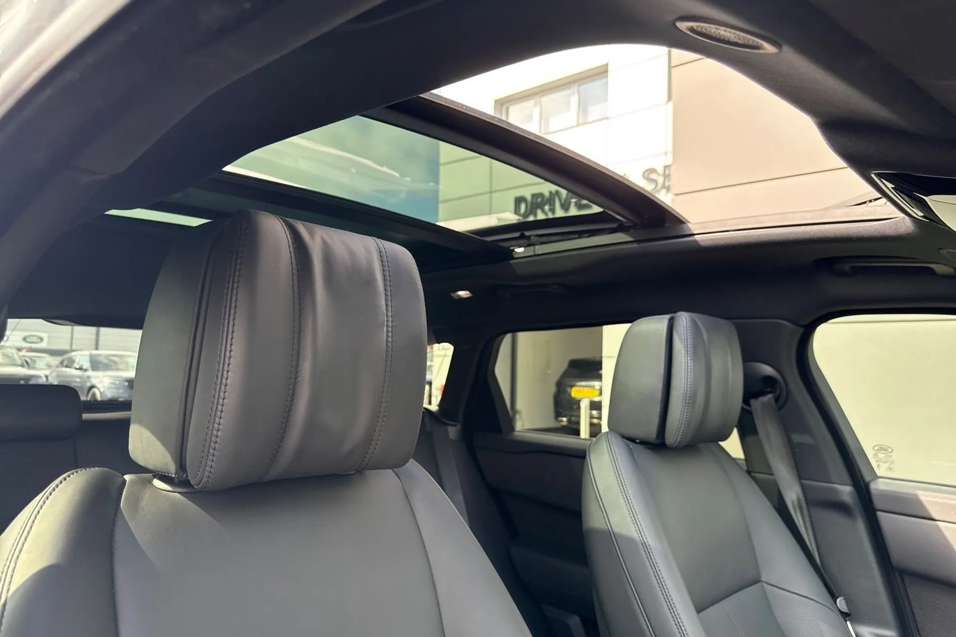 LAND ROVER RANGE ROVER VELAR thumbnail image number 10